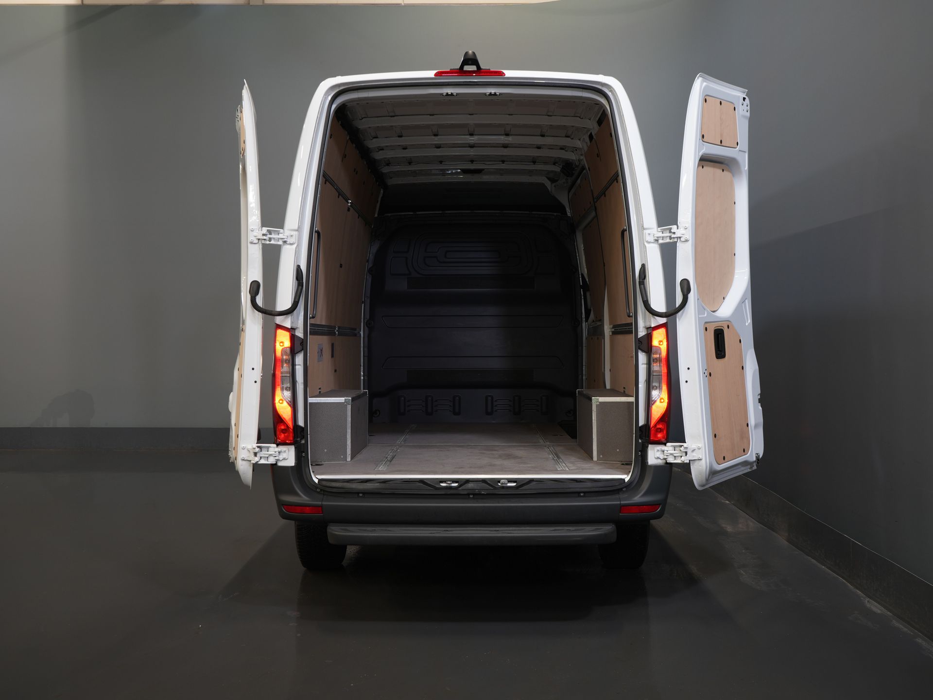 Mercedes-Benz Sprinter Van 317 CDI Aut. L2H2 BPM FREE! 3.5t Anhängelast/ Montierter Sitz/ 270 Gr. Türen/ Sitzheizung/Navi/ Kamera/ Cruise/ Airco/ DAB