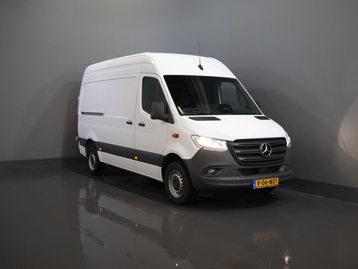 Mercedes-Benz Sprinter Van 317 CDI Aut. L2H2 BPM FREE! 3.5t Anhängelast/ Montierter Sitz/ 270 Gr. Türen/ Sitzheizung/Navi/ Kamera/ Cruise/ Airco/ DAB