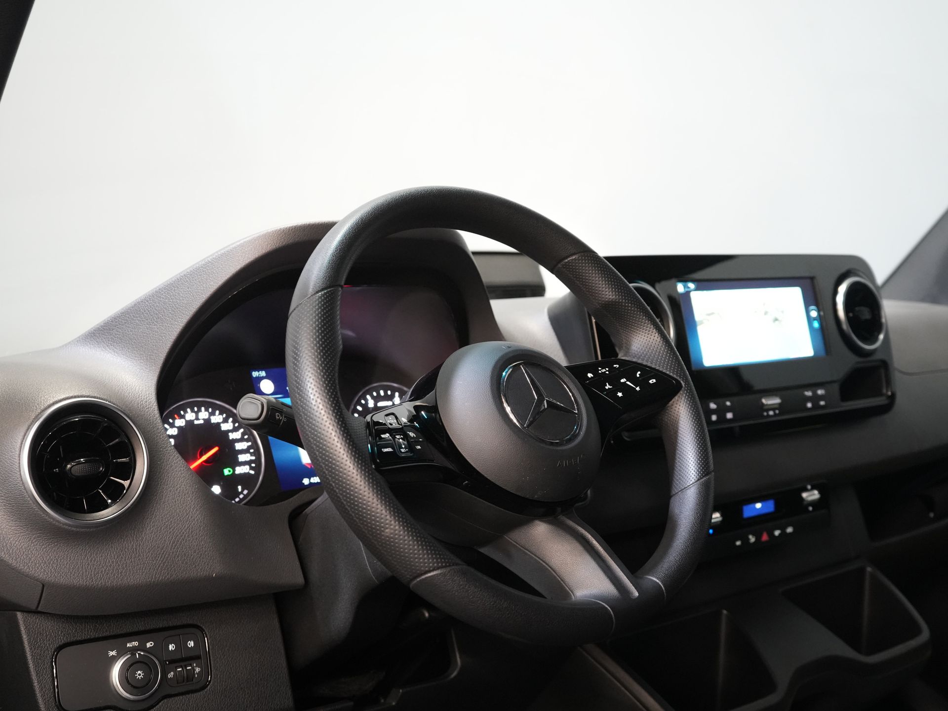 Mercedes-Benz Sprinter Van 317 CDI Aut. L2H2 BPM FREE! 3.5t Anhängelast/ Montierter Sitz/ 270 Gr. Türen/ Sitzheizung/Navi/ Kamera/ Cruise/ Airco/ DAB