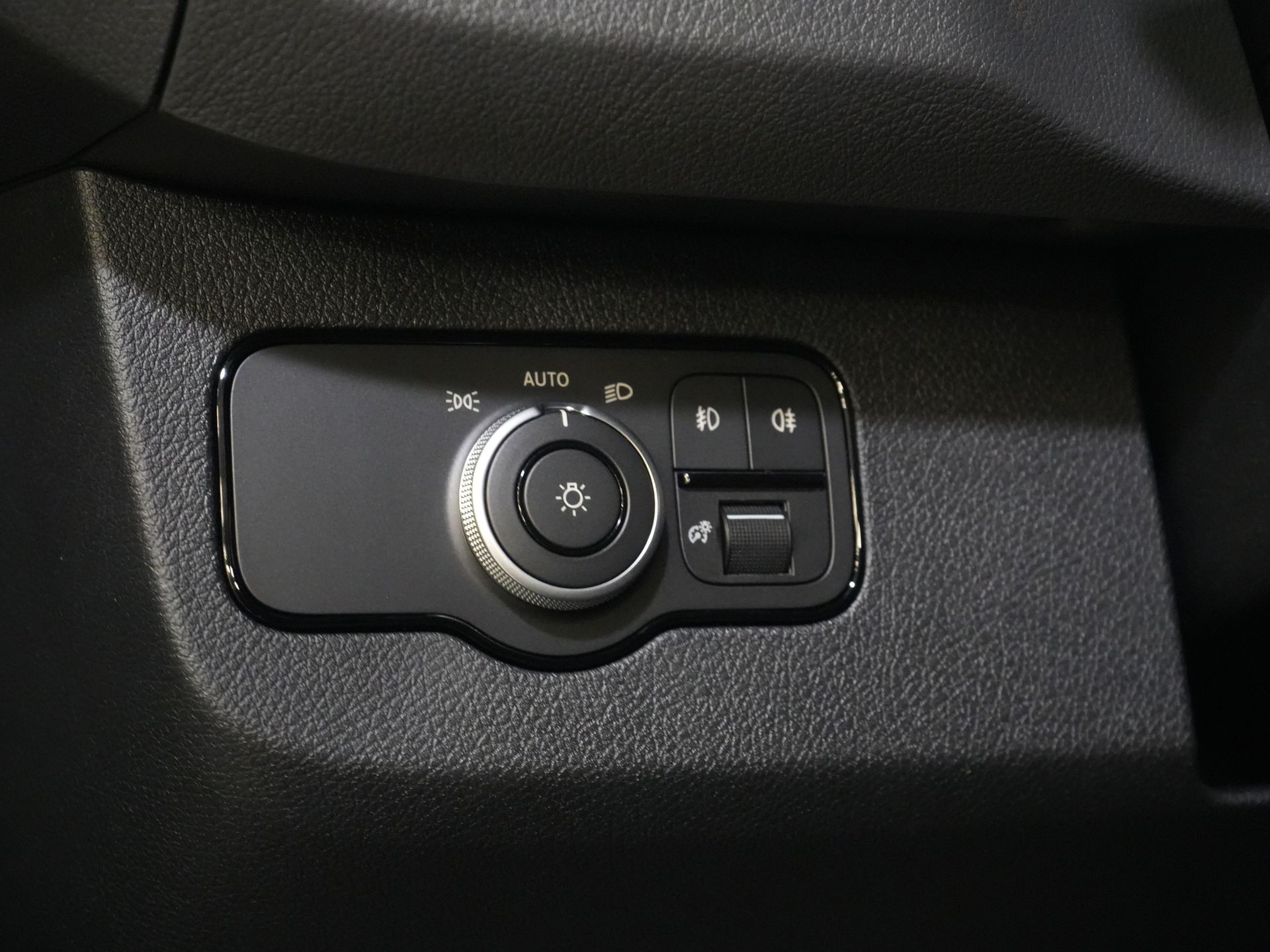 Mercedes-Benz Sprinter Van 319 CDI Aut. L2H2 BPM-FREE LED/ 3,5t Anhängevorrichtung/ Elektrischer Sitz/ Kamera/ Tempomat