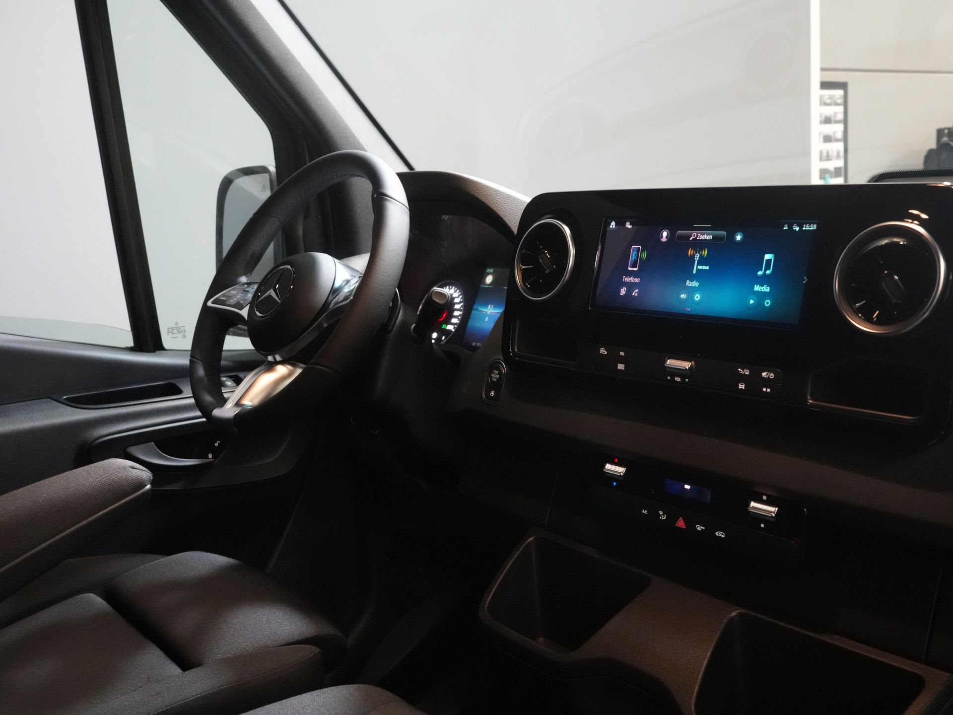 Mercedes-Benz Sprinter Van 319 CDI Aut. L2H2 BPM-FREE LED/ 3,5t Anhängevorrichtung/ Elektrischer Sitz/ Kamera/ Tempomat