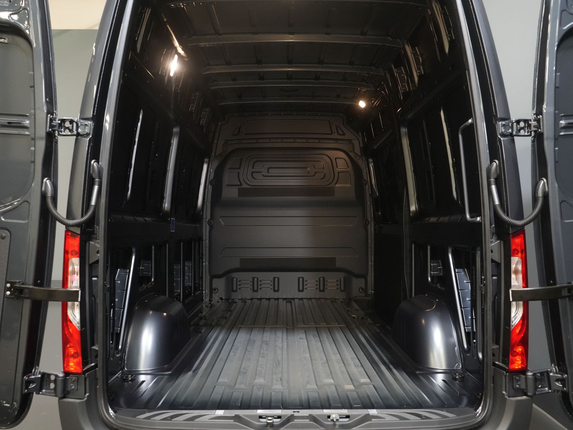 Mercedes-Benz Sprinter Van 319 CDI Aut. L2H2 BPM-FREE LED/ 3,5t Anhängevorrichtung/ Elektrischer Sitz/ Kamera/ Tempomat