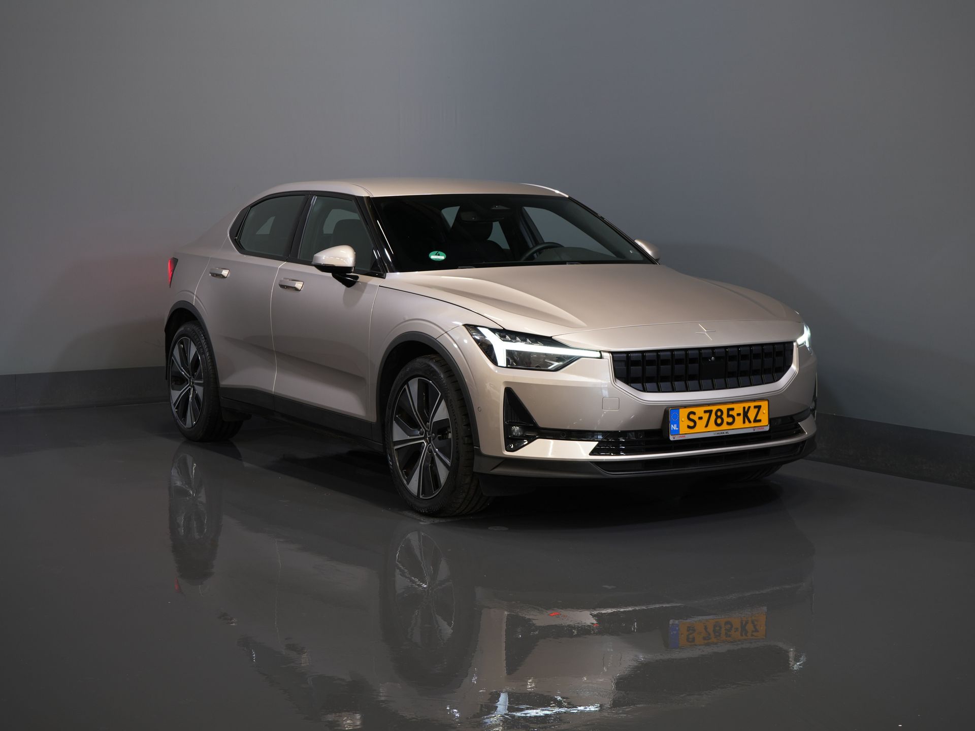 Polestar 2 Sedan Long Range 78 кВт·год 551 км WLTP LED/ Адаптивний круїз-контроль/ Пам'ять/ Підігрів сидінь/ 360-градусна камера/ Carplay/ Навігація/ Клімат-контроль