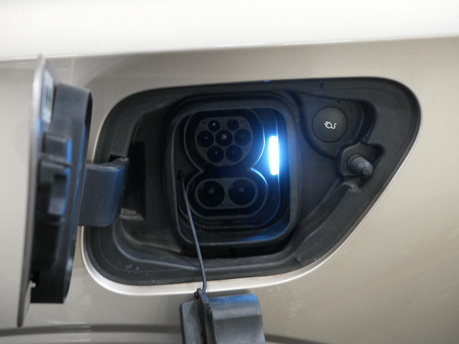 Polestar 2 Sedan Long Range 78 кВт·год 551 км WLTP LED/ Адаптивний круїз-контроль/ Пам'ять/ Підігрів сидінь/ 360-градусна камера/ Carplay/ Навігація/ Клімат-контроль