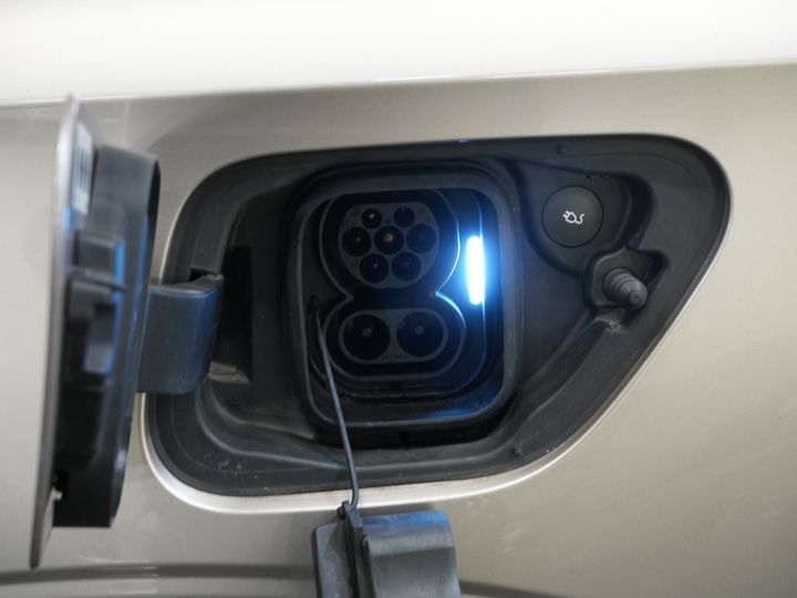 Polestar 2 Sedan Long Range 78 кВт·год 551 км WLTP LED/ Адаптивний круїз-контроль/ Пам'ять/ Підігрів сидінь/ 360-градусна камера/ Carplay/ Навігація/ Клімат-контроль