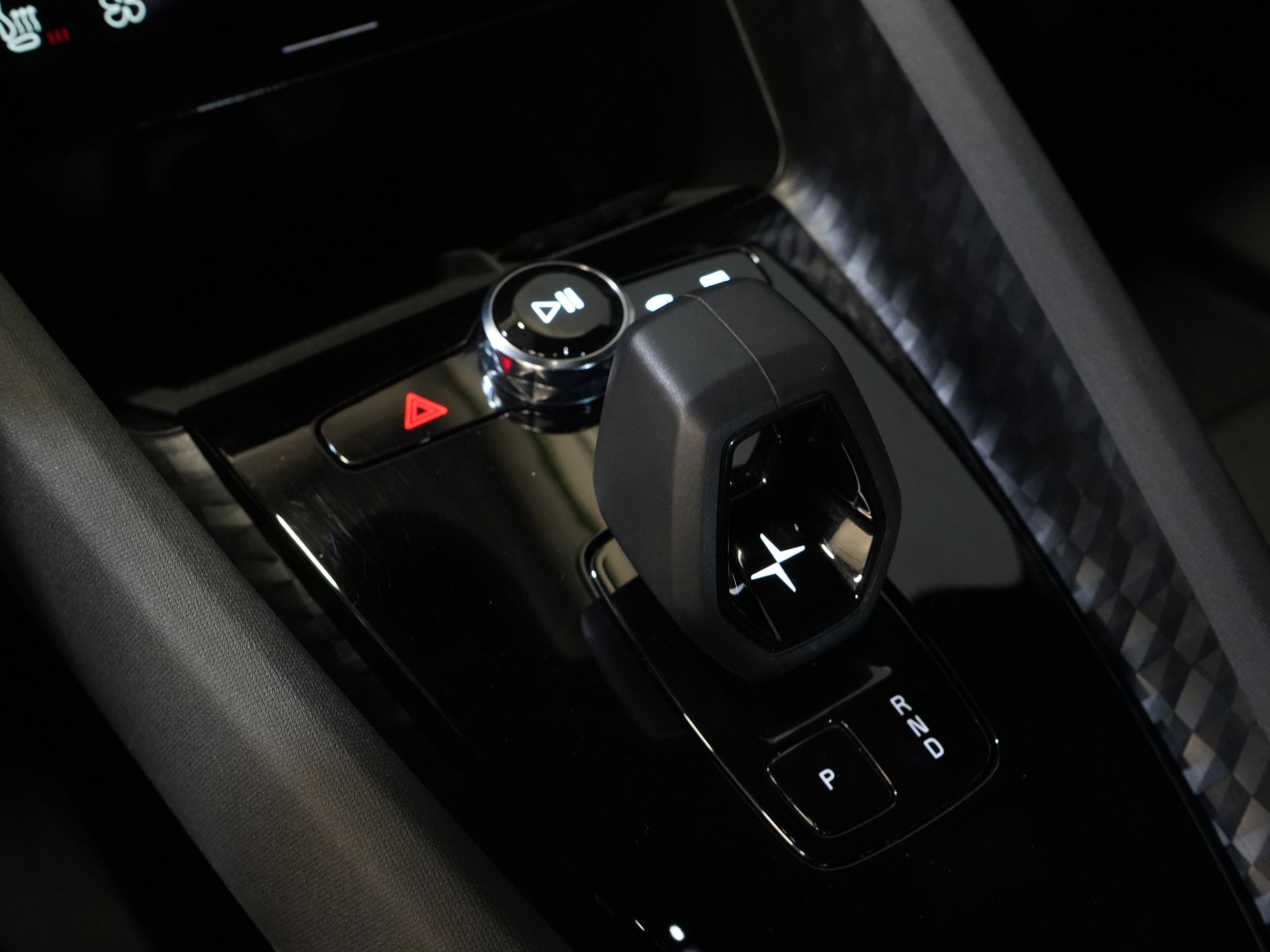 Polestar 2 Sedan Long Range 78 кВт·год 551 км WLTP LED/ Адаптивний круїз-контроль/ Пам'ять/ Підігрів сидінь/ 360-градусна камера/ Carplay/ Навігація/ Клімат-контроль