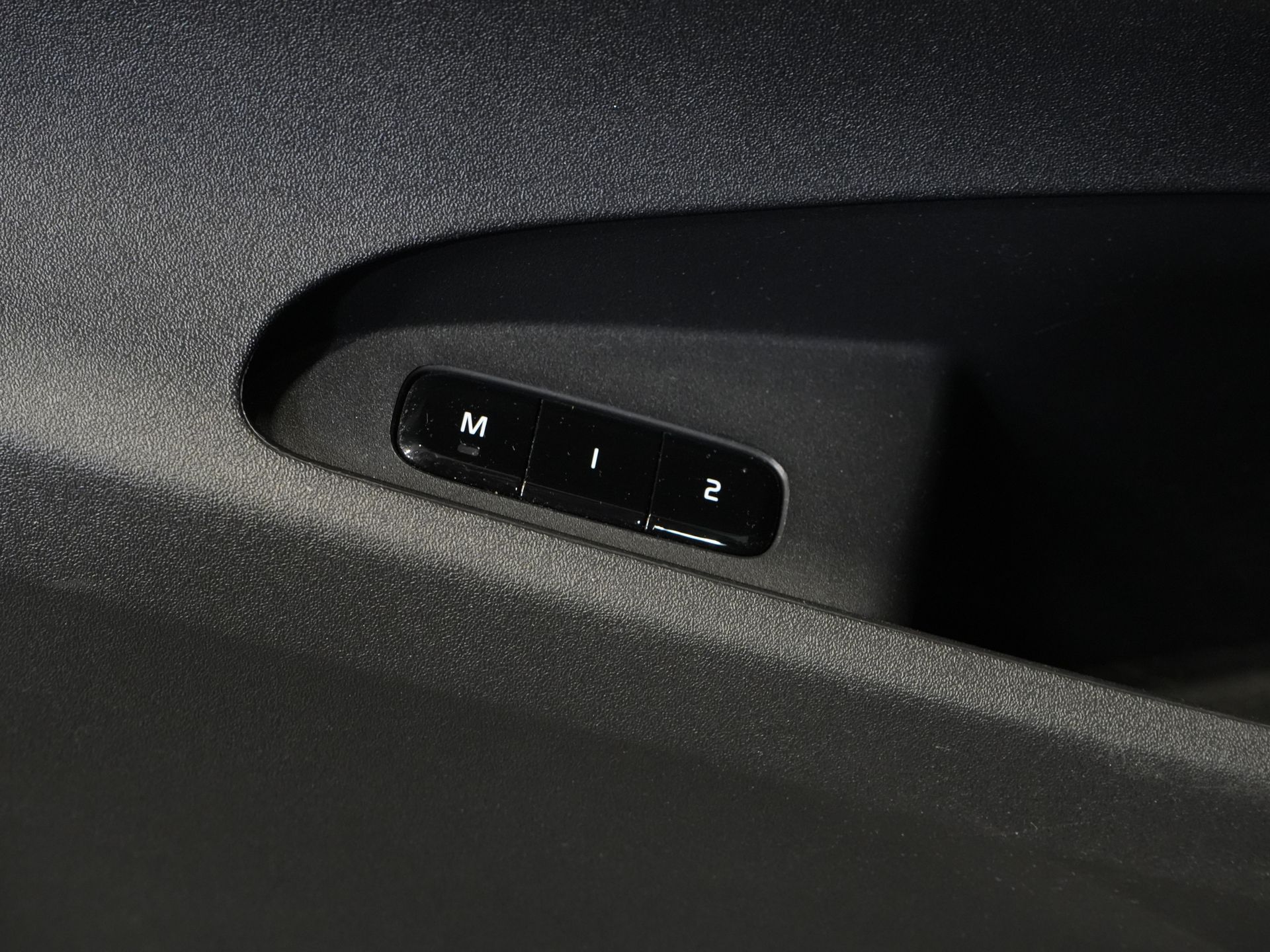 Polestar 2 Sedan Long Range 78 кВт·год 551 км WLTP LED/ Адаптивний круїз-контроль/ Пам'ять/ Підігрів сидінь/ 360-градусна камера/ Carplay/ Навігація/ Клімат-контроль