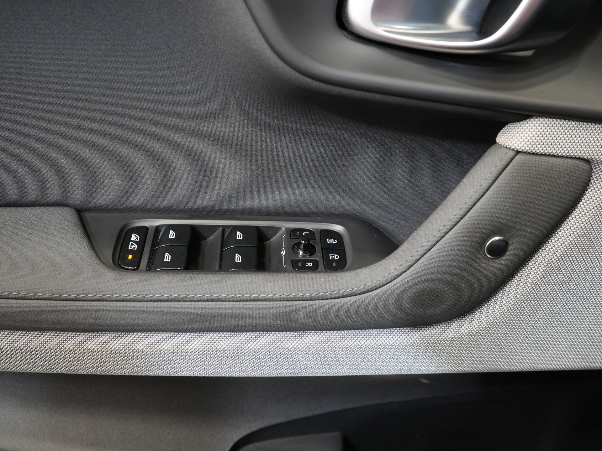 Polestar 2 Sedan Long Range 78 кВт·год 551 км WLTP LED/ Адаптивний круїз-контроль/ Пам'ять/ Підігрів сидінь/ 360-градусна камера/ Carplay/ Навігація/ Клімат-контроль