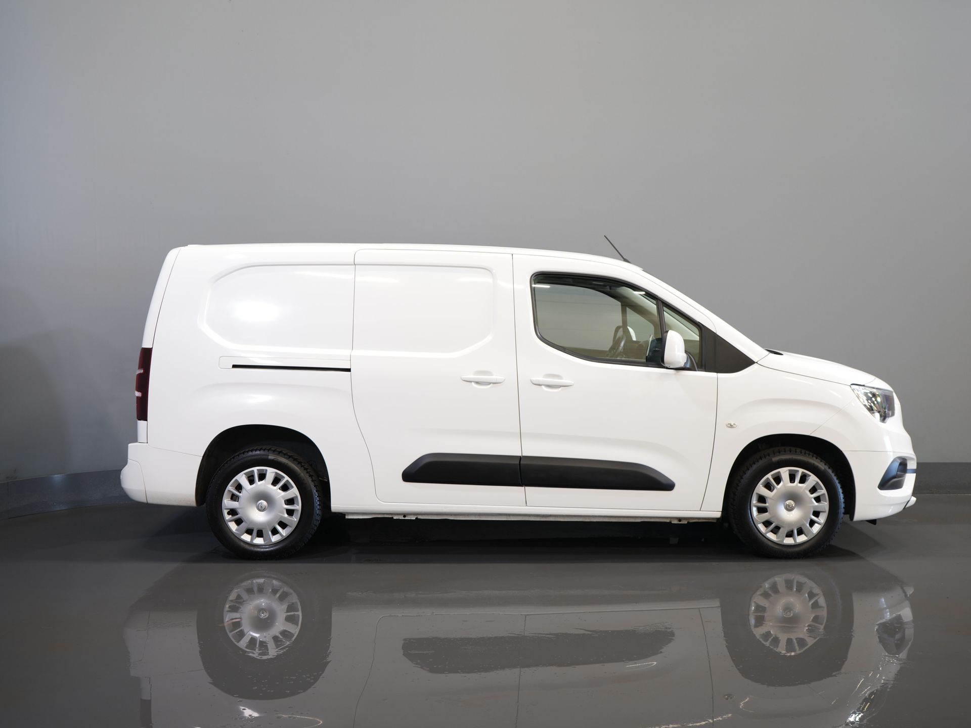 Vauxhall Combo Van 1.5D 130 к.с. авт. L2 Seatverw./ Würth/ Carplay/ Navi/ Climate/ PDC/ Cruise