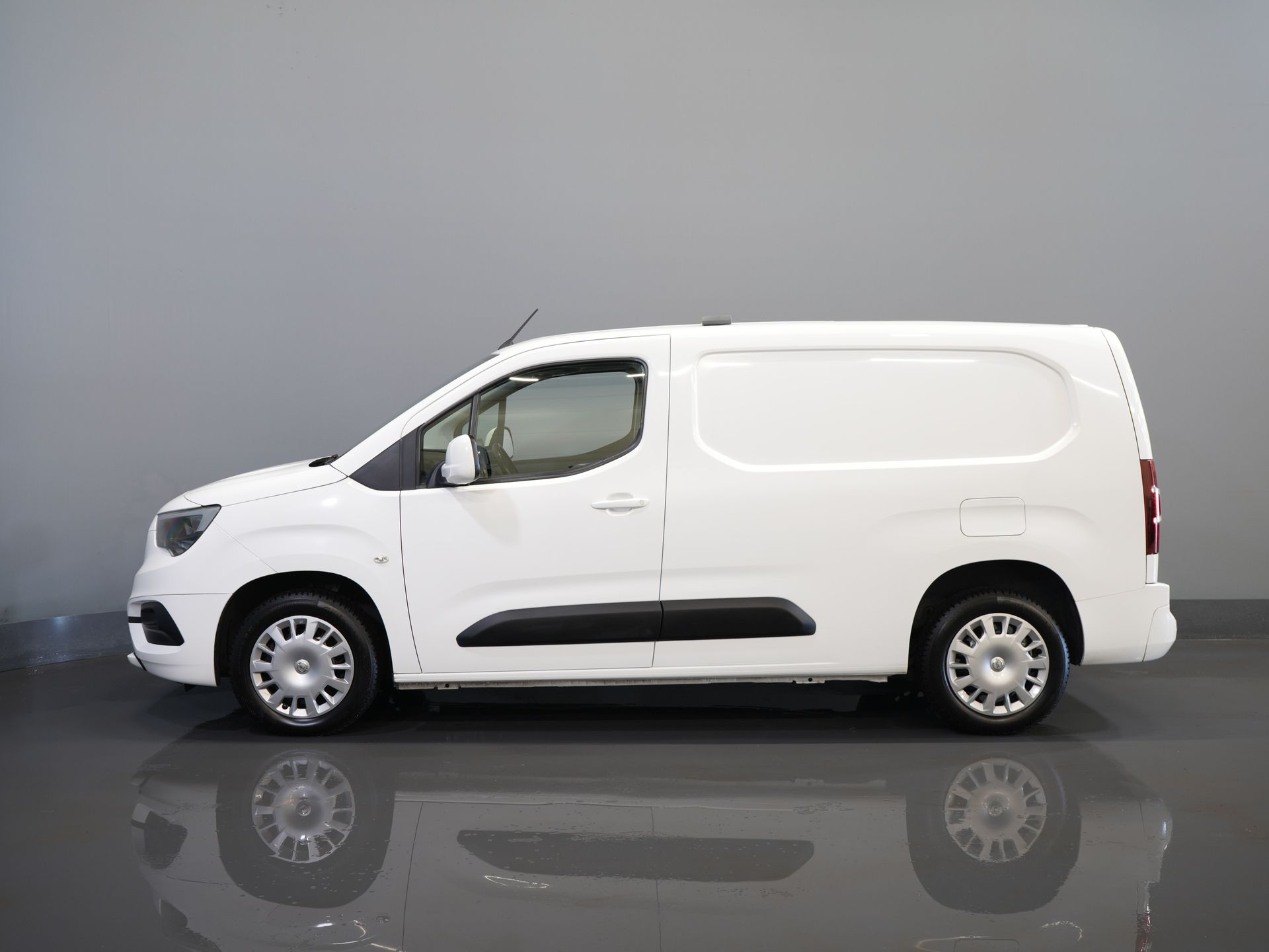 Vauxhall Combo Van 1.5D 130 к.с. авт. L2 Seatverw./ Würth/ Carplay/ Navi/ Climate/ PDC/ Cruise