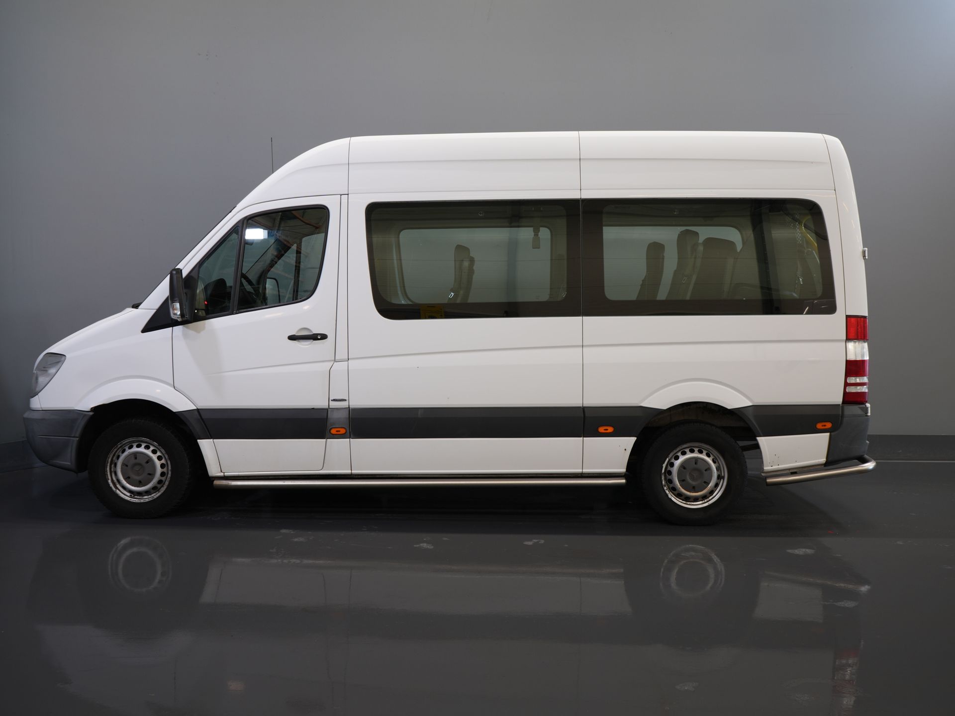 Mercedes-Benz Sprinter Kastenwagen 313 2.2 CDI Aut. L2H2 € 9.922 inkl. MwSt. EXPORT Combi/ 9 Personen/ Kombi/ 9P/ Airco/ Rollstuhllift/ elektr. Tür/ TÜV 9-2026