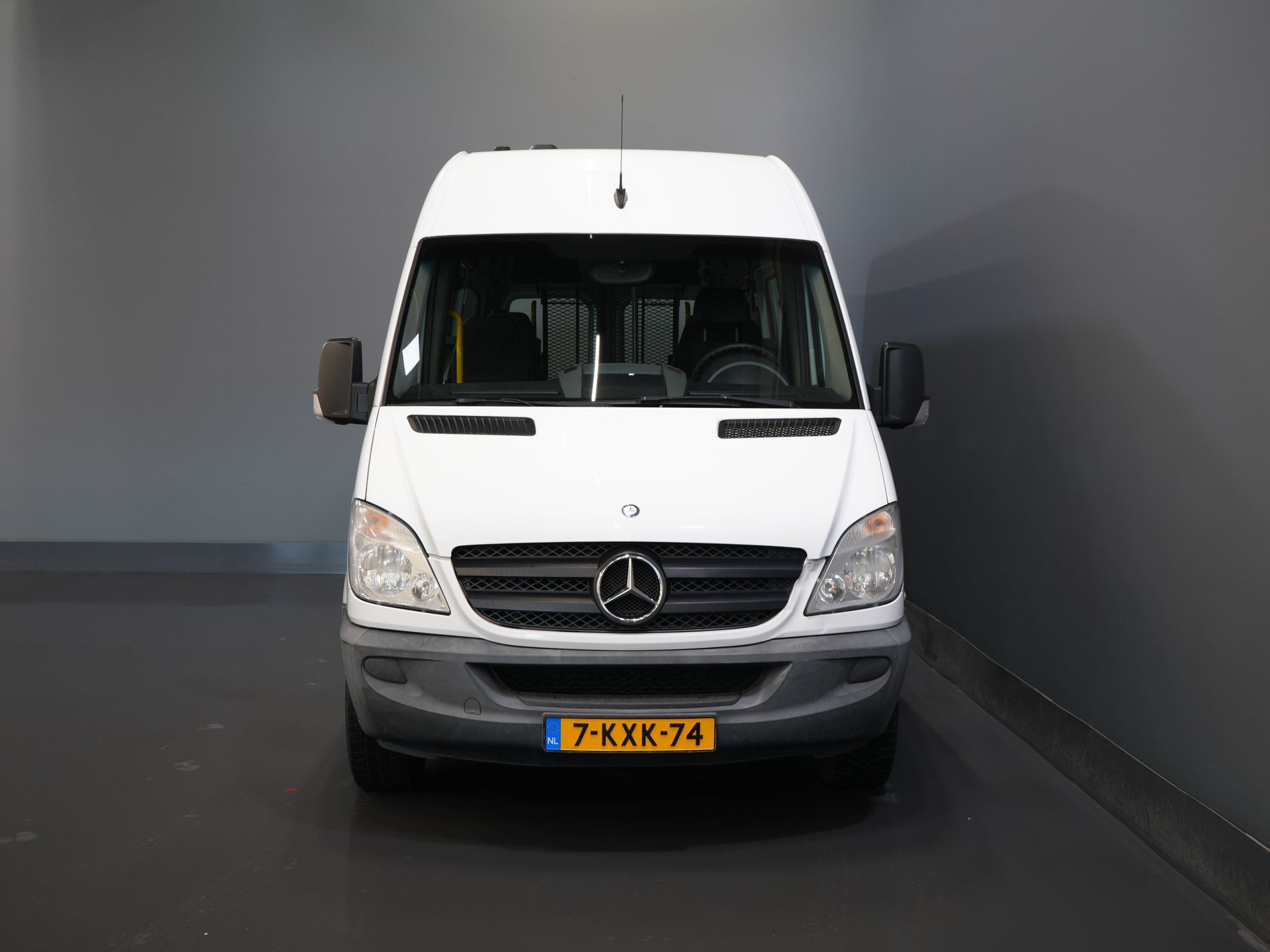 Mercedes-Benz Sprinter Kastenwagen 313 2.2 CDI Aut. L2H2 € 9.922 inkl. MwSt. EXPORT Combi/ 9 Personen/ Kombi/ 9P/ Airco/ Rollstuhllift/ elektr. Tür/ TÜV 9-2026