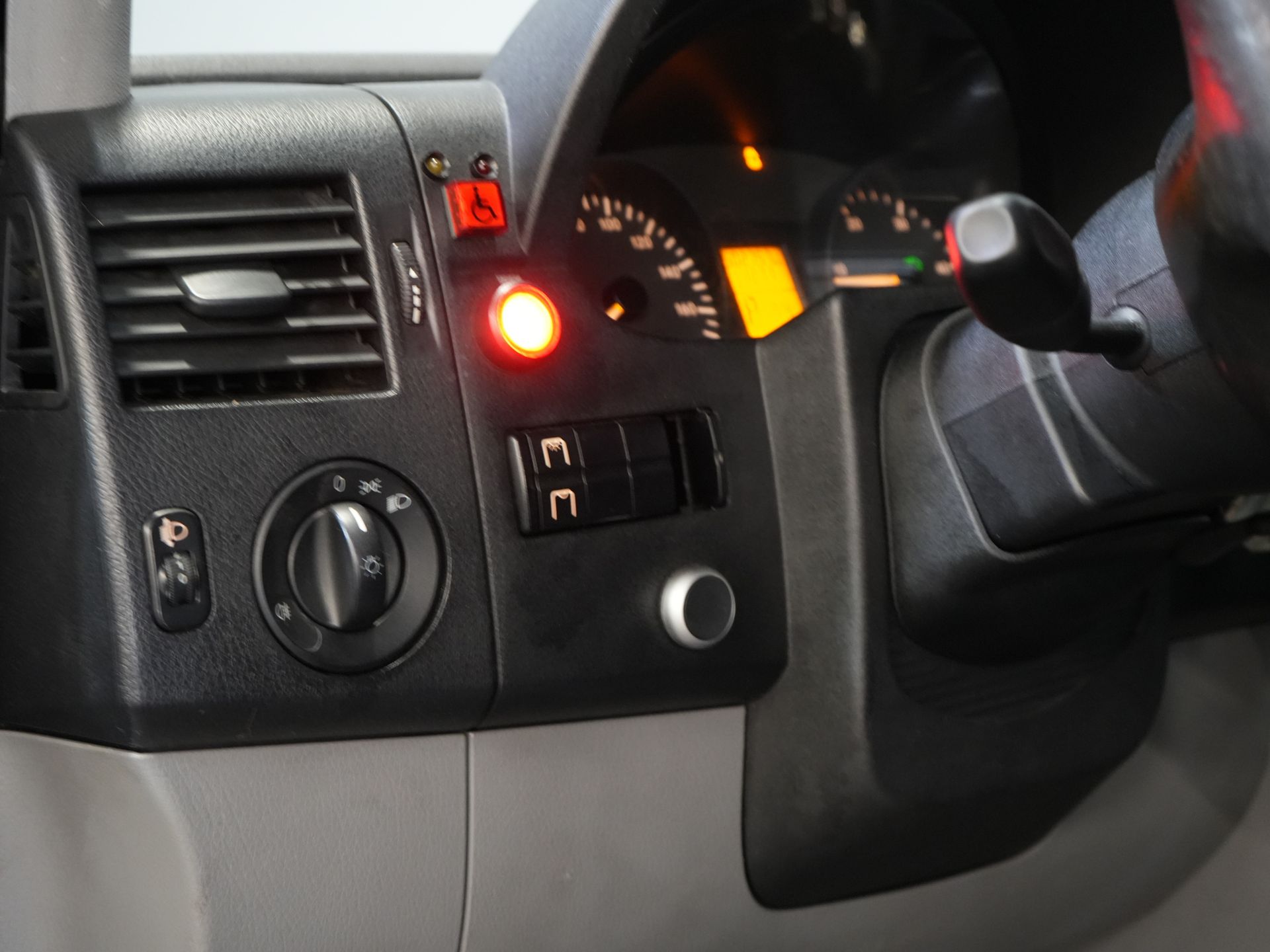 Mercedes-Benz Sprinter Kastenwagen 313 2.2 CDI Aut. L2H2 € 9.922 inkl. MwSt. EXPORT Combi/ 9 Personen/ Kombi/ 9P/ Airco/ Rollstuhllift/ elektr. Tür/ TÜV 9-2026