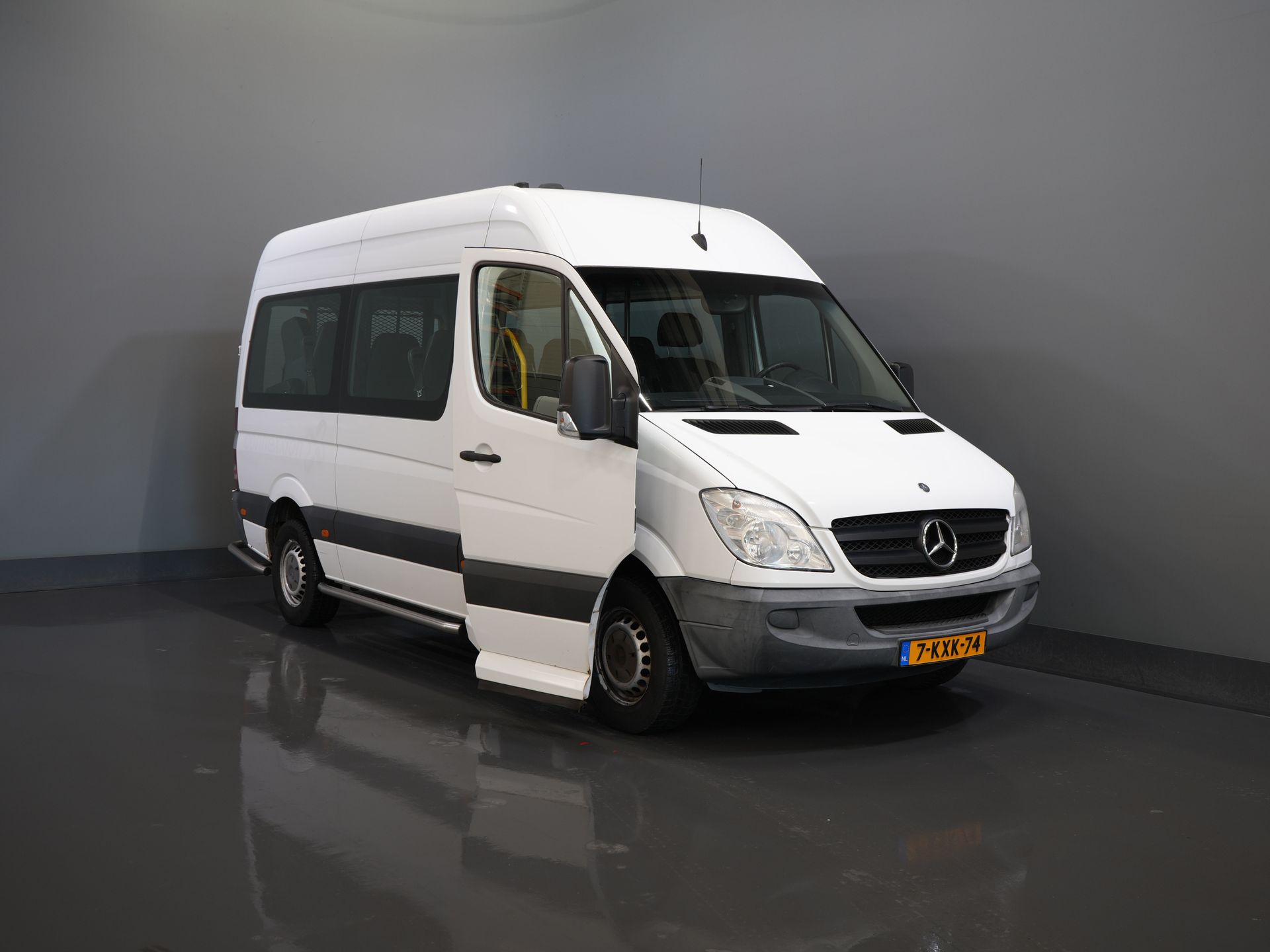 Mercedes-Benz Sprinter Kastenwagen 313 2.2 CDI Aut. L2H2 € 9.922 inkl. MwSt. EXPORT Combi/ 9 Personen/ Kombi/ 9P/ Airco/ Rollstuhllift/ elektr. Tür/ TÜV 9-2026