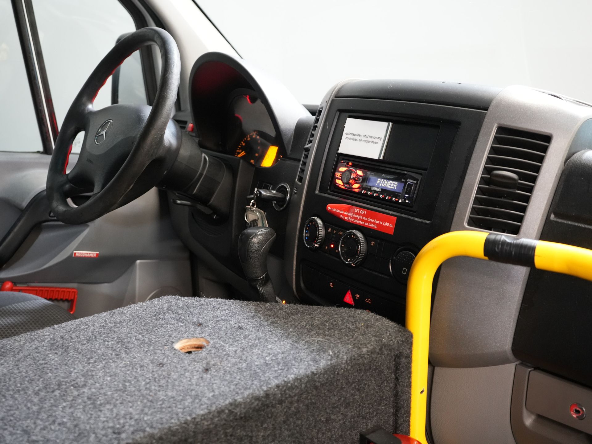 Mercedes-Benz Sprinter Kastenwagen 313 2.2 CDI Aut. L2H2 € 9.922 inkl. MwSt. EXPORT Combi/ 9 Personen/ Kombi/ 9P/ Airco/ Rollstuhllift/ elektr. Tür/ TÜV 9-2026