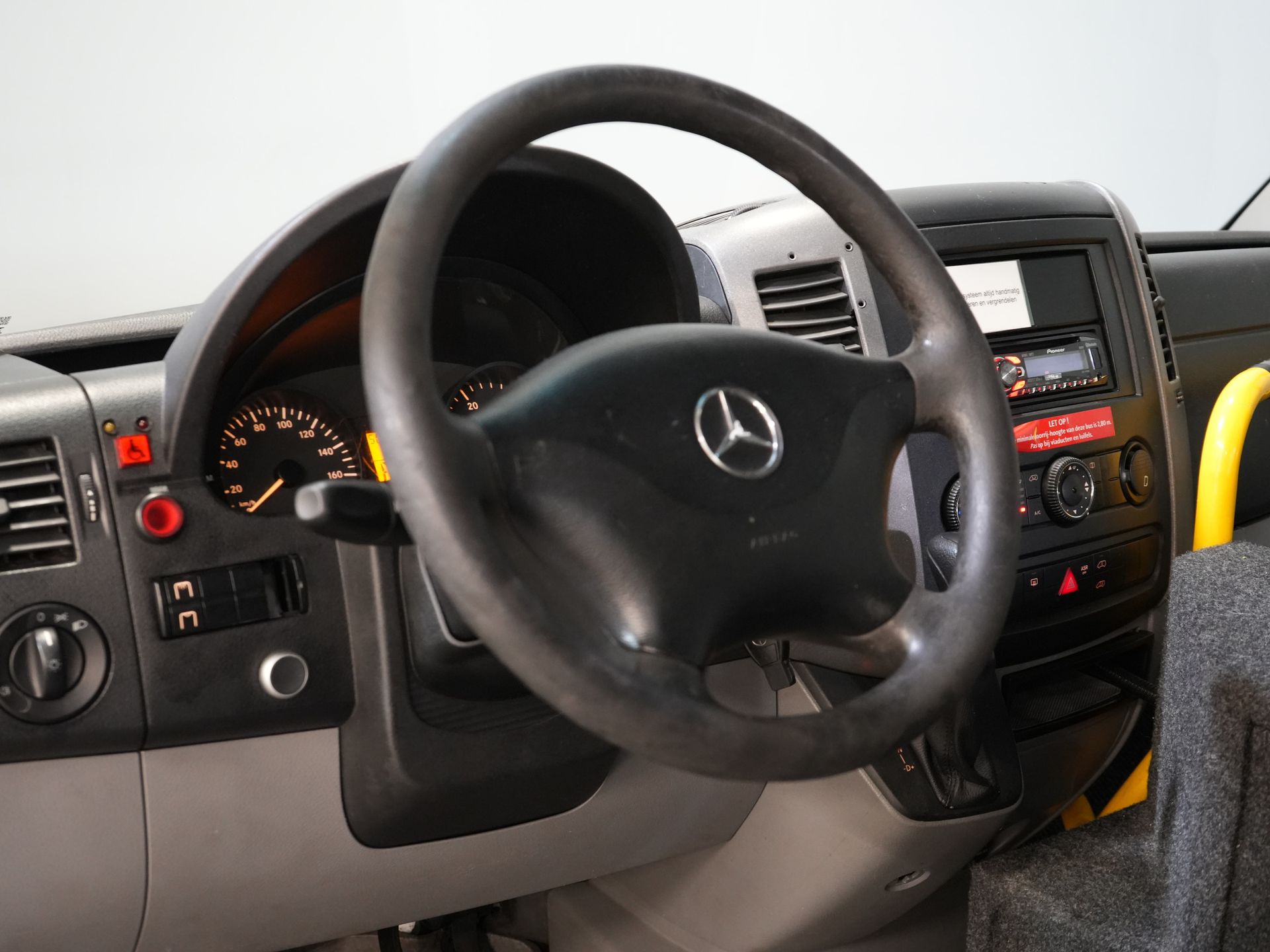 Mercedes-Benz Sprinter Kastenwagen 313 2.2 CDI Aut. L2H2 € 9.922 inkl. MwSt. EXPORT Combi/ 9 Personen/ Kombi/ 9P/ Airco/ Rollstuhllift/ elektr. Tür/ TÜV 9-2026