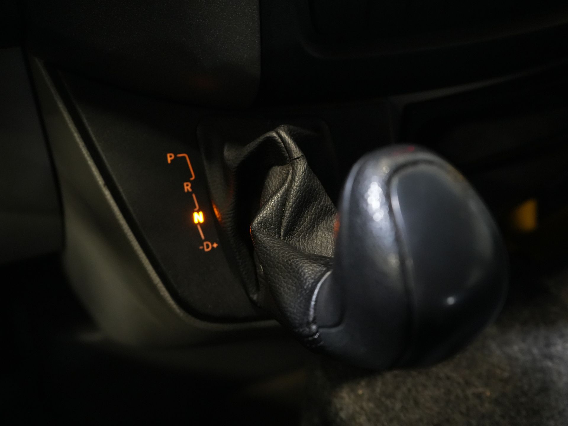 Mercedes-Benz Sprinter Kastenwagen 313 2.2 CDI Aut. L2H2 € 9.922 inkl. MwSt. EXPORT Combi/ 9 Personen/ Kombi/ 9P/ Airco/ Rollstuhllift/ elektr. Tür/ TÜV 9-2026