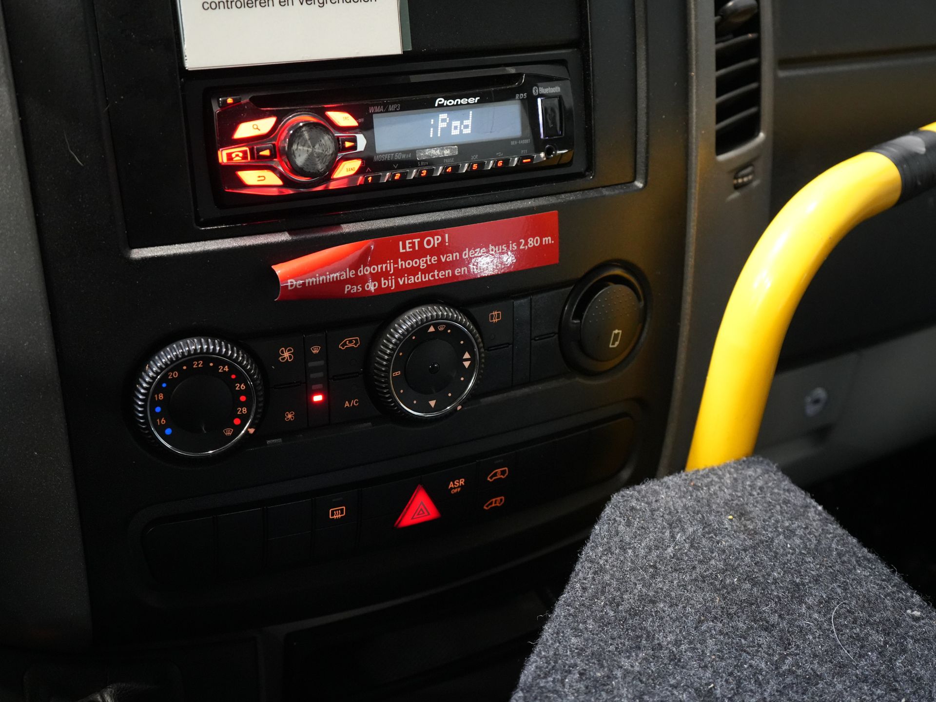 Mercedes-Benz Sprinter Kastenwagen 313 2.2 CDI Aut. L2H2 € 9.922 inkl. MwSt. EXPORT Combi/ 9 Personen/ Kombi/ 9P/ Airco/ Rollstuhllift/ elektr. Tür/ TÜV 9-2026