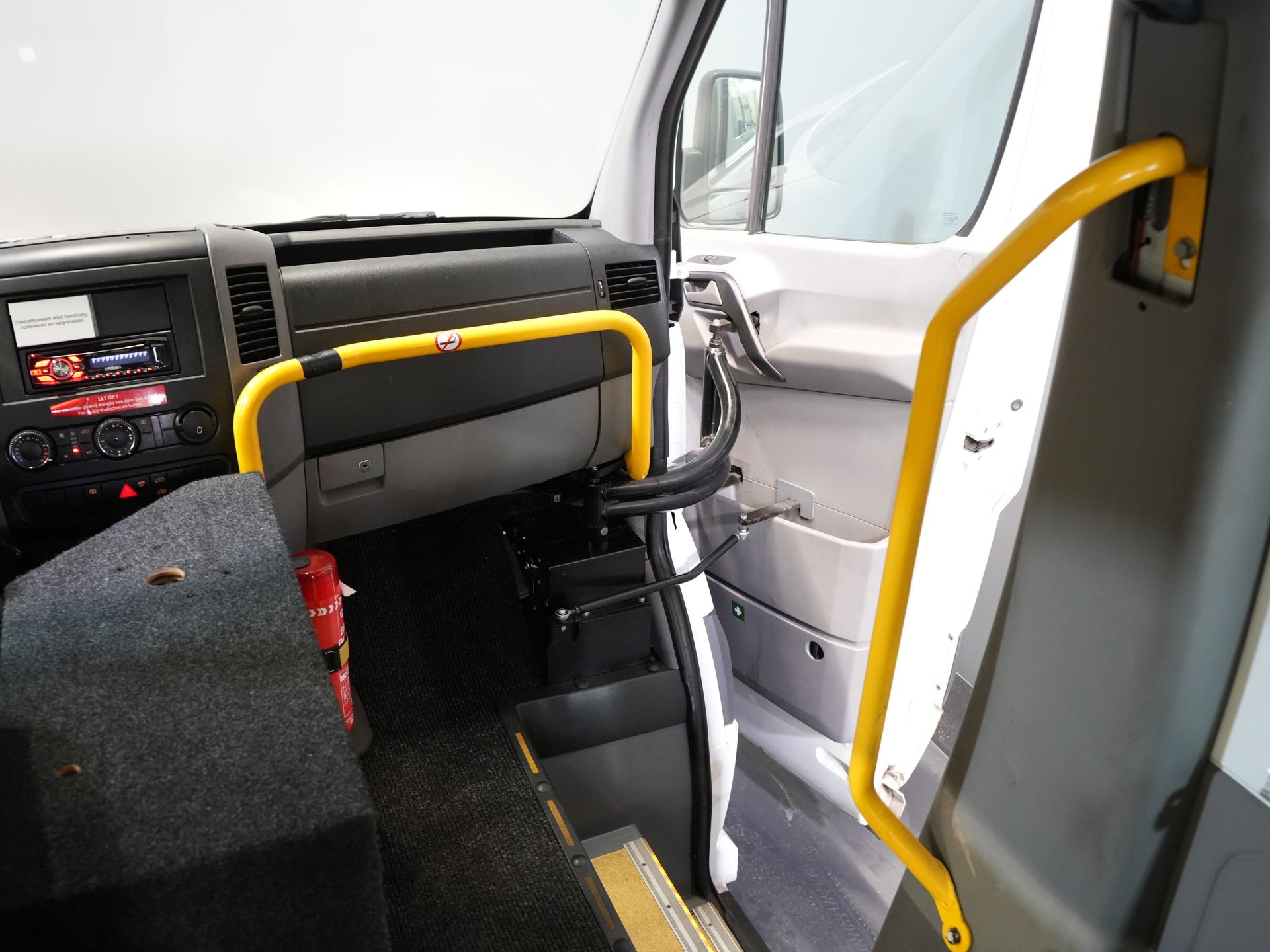 Mercedes-Benz Sprinter Kastenwagen 313 2.2 CDI Aut. L2H2 € 9.922 inkl. MwSt. EXPORT Combi/ 9 Personen/ Kombi/ 9P/ Airco/ Rollstuhllift/ elektr. Tür/ TÜV 9-2026