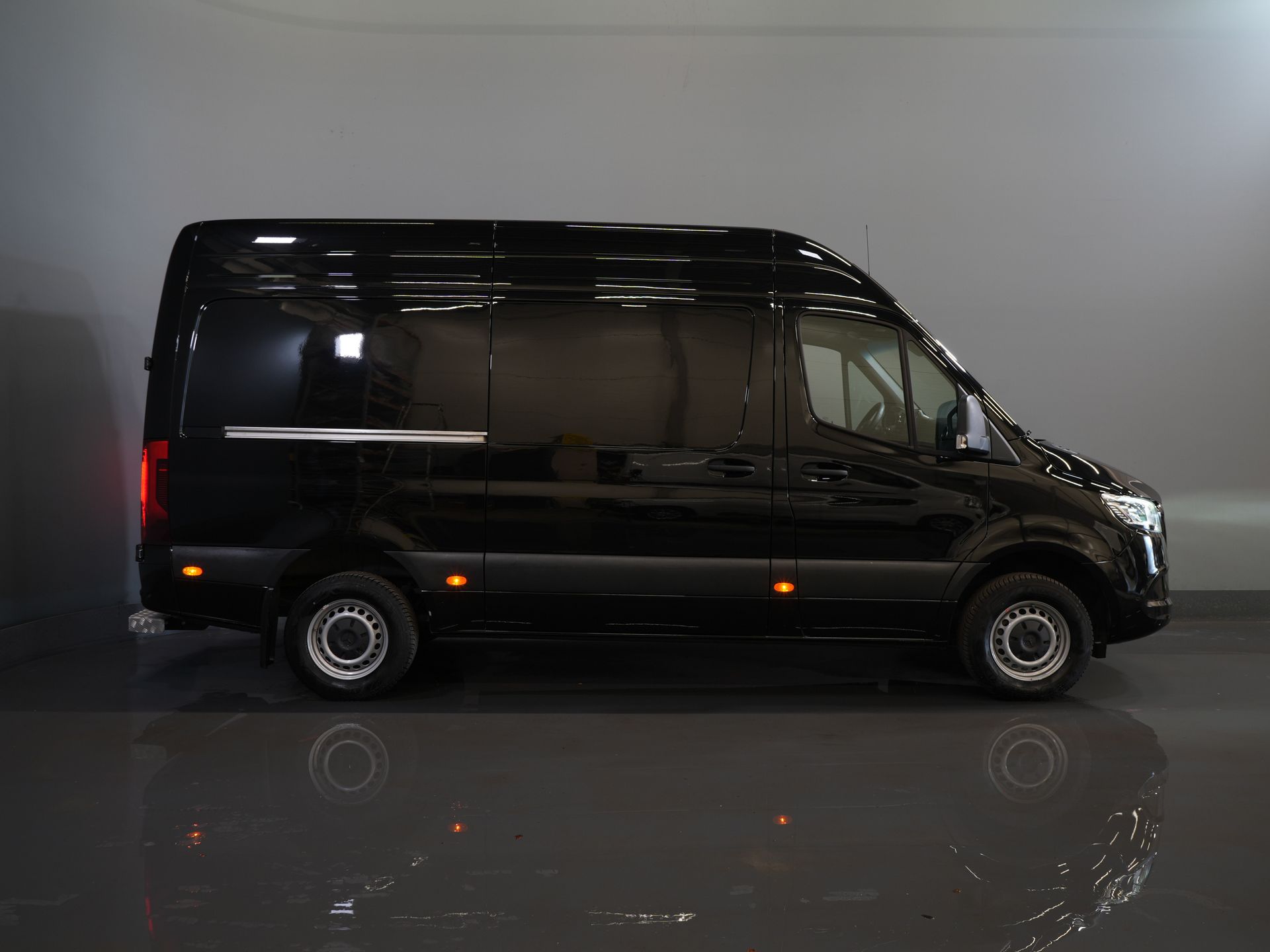 Mercedes-Benz Sprinter Bestelbus 317 CDI Aut. L2H2 VanStep/ 3.5t Trekverm./ LED/ 270Gr.Deuren/ Navi/ Camera/ Cruise/ PDC