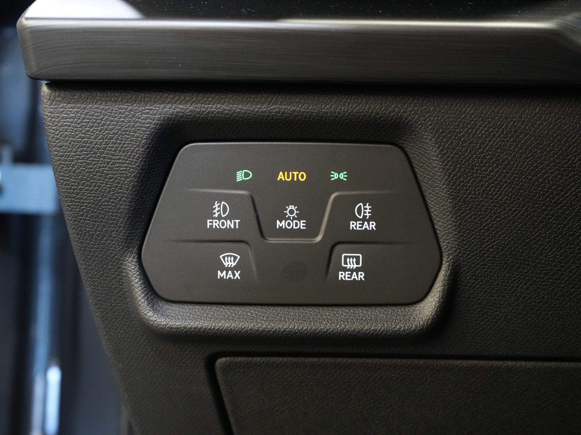 CUPRA Formentor SUV 1.4 TSI e-Hybrid Copper Edition 245 к.с. Pano/ Elek.Valve/ Adapt.Cruise/ Matrix/ Підігрів підставки/ Seatverw./ Steeringverw./ Carplay/ Комплектація