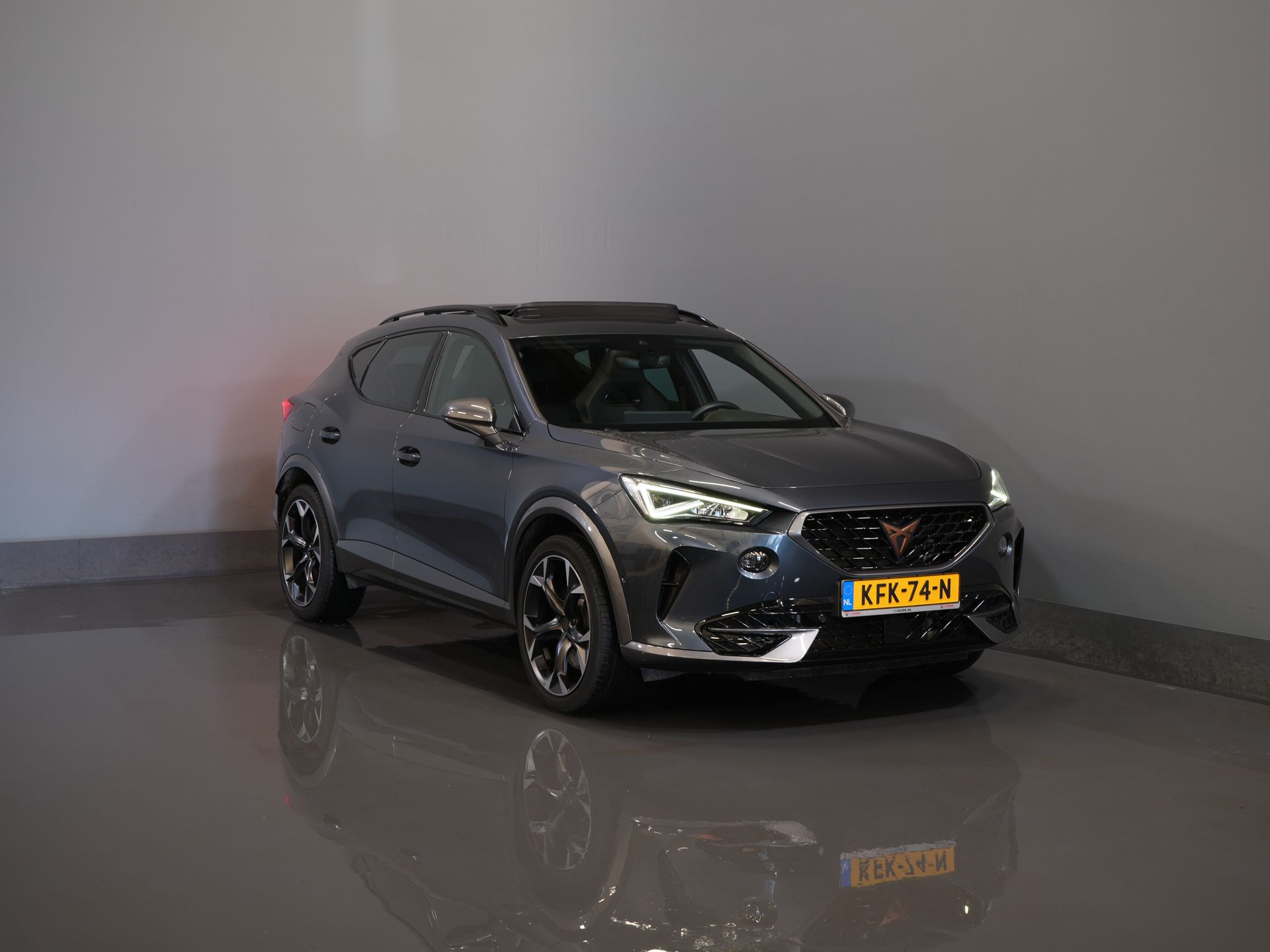 CUPRA Formentor SUV 1.4 TSI e-Hybrid Copper Edition 245 к.с. Pano/ Elek.Valve/ Adapt.Cruise/ Matrix/ Підігрів підставки/ Seatverw./ Steeringverw./ Carplay/ Комплектація