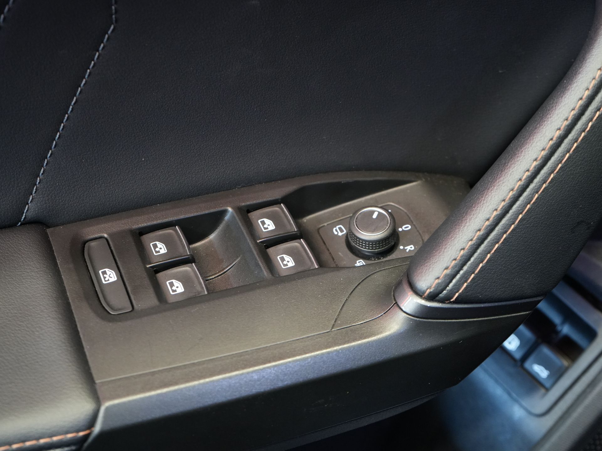 CUPRA Formentor SUV 1.4 TSI e-Hybrid Copper Edition 245 к.с. Pano/ Elek.Valve/ Adapt.Cruise/ Matrix/ Підігрів підставки/ Seatverw./ Steeringverw./ Carplay/ Комплектація