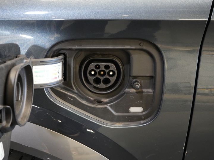 CUPRA Formentor SUV 1.4 TSI e-Hybrid Copper Edition 245 к.с. Pano/ Elek.Valve/ Adapt.Cruise/ Matrix/ Підігрів підставки/ Seatverw./ Steeringverw./ Carplay/ Комплектація