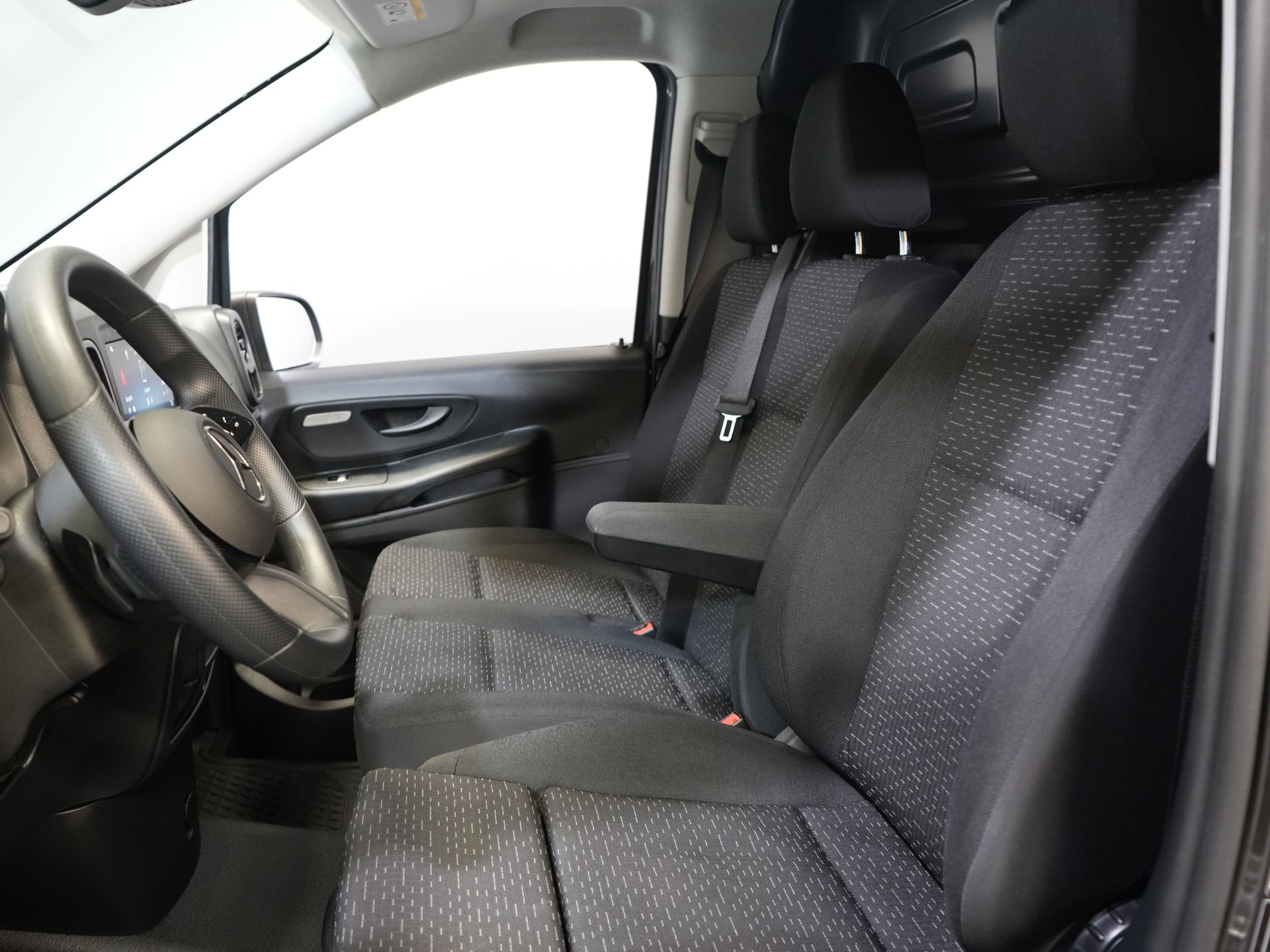 Mercedes-Benz Vito Van 116 CDI Aut. L3 LED/ 2.5t Towing capacity/ 270Gr. Doors/ Seat heating/ Carplay/ Camera/ Tow bar/ Cruise control/ PDC/ DAB