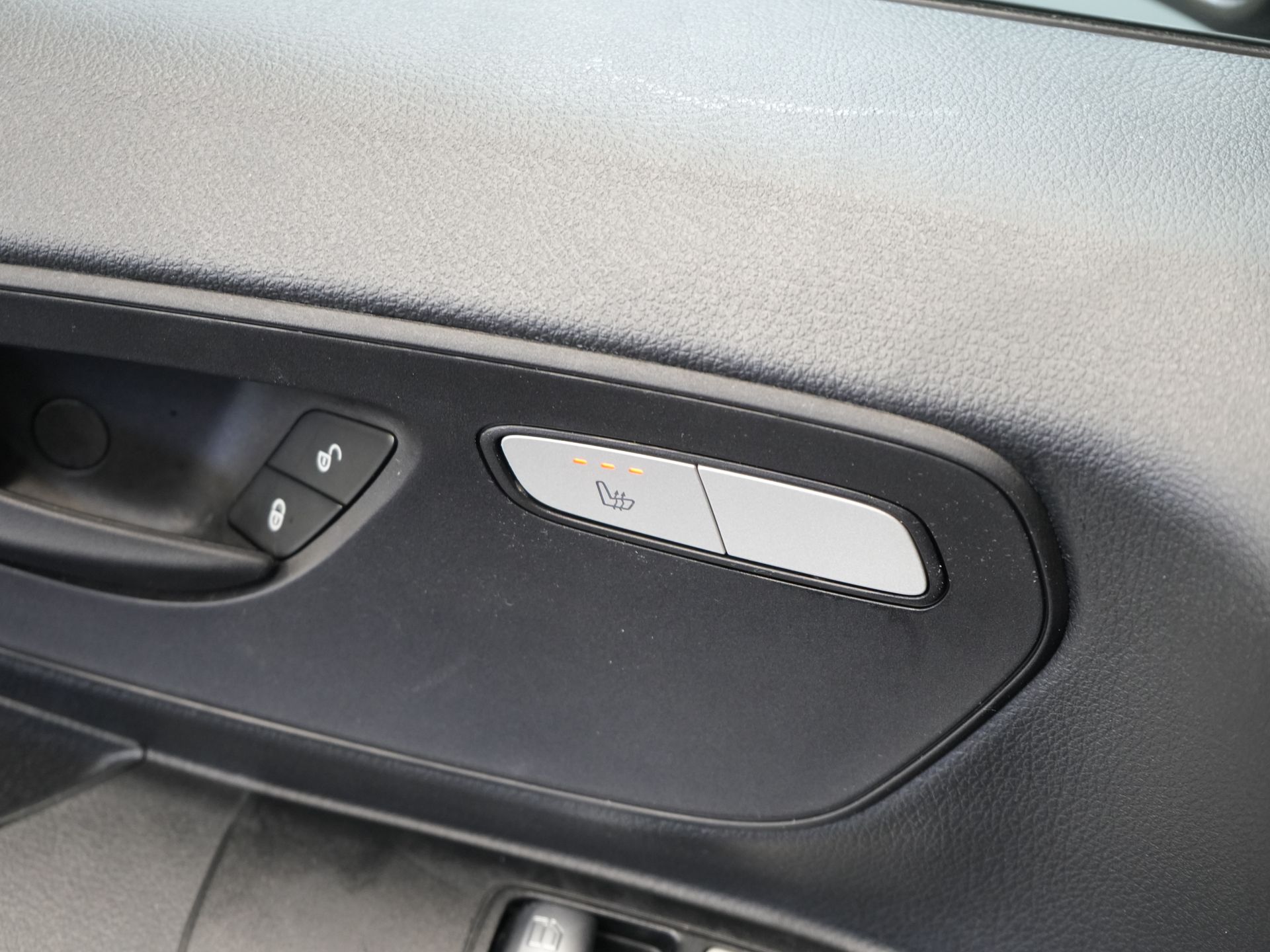 Mercedes-Benz Vito Van 116 CDI Aut. L3 LED/ 2.5t Towing capacity/ 270Gr. Doors/ Seat heating/ Carplay/ Camera/ Tow bar/ Cruise control/ PDC/ DAB