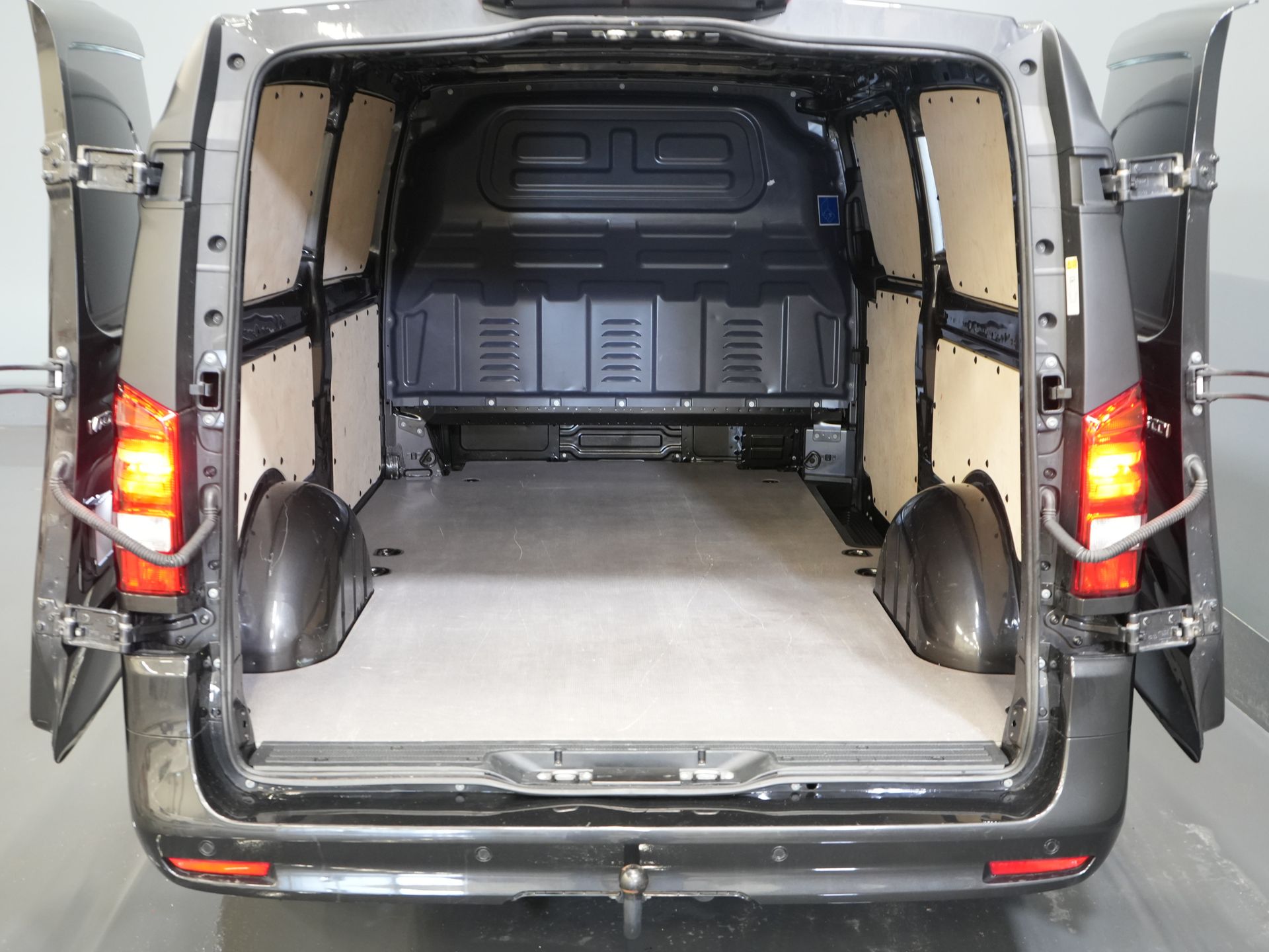 Mercedes-Benz Vito Van 116 CDI Aut. L3 LED/ 2.5t Towing capacity/ 270Gr. Doors/ Seat heating/ Carplay/ Camera/ Tow bar/ Cruise control/ PDC/ DAB