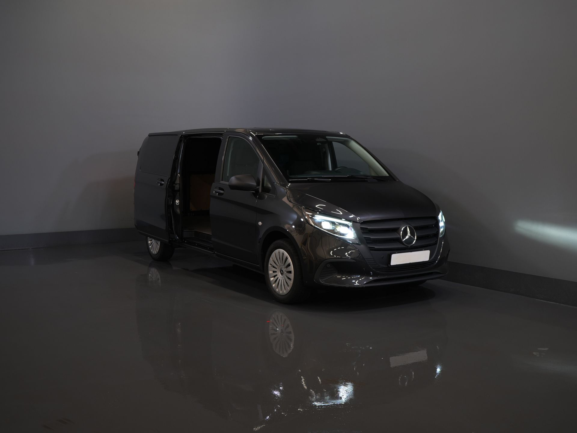 Mercedes-Benz Vito Van 116 CDI Aut. L3 LED/ 2.5t Towing capacity/ 270Gr. Doors/ Seat heating/ Carplay/ Camera/ Tow bar/ Cruise control/ PDC/ DAB
