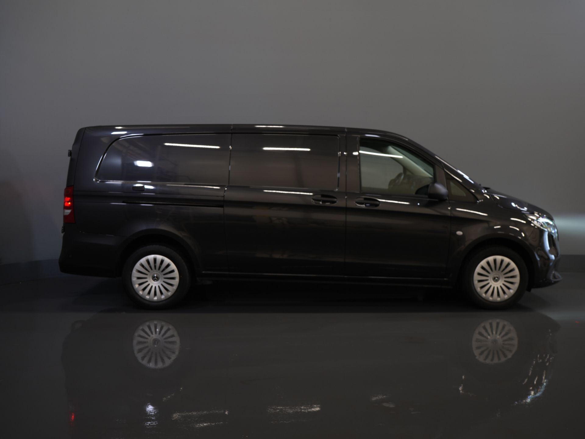 Mercedes-Benz Vito Van 116 CDI Aut. L3 LED/ 2.5t Towing capacity/ 270Gr. Doors/ Seat heating/ Carplay/ Camera/ Tow bar/ Cruise control/ PDC/ DAB