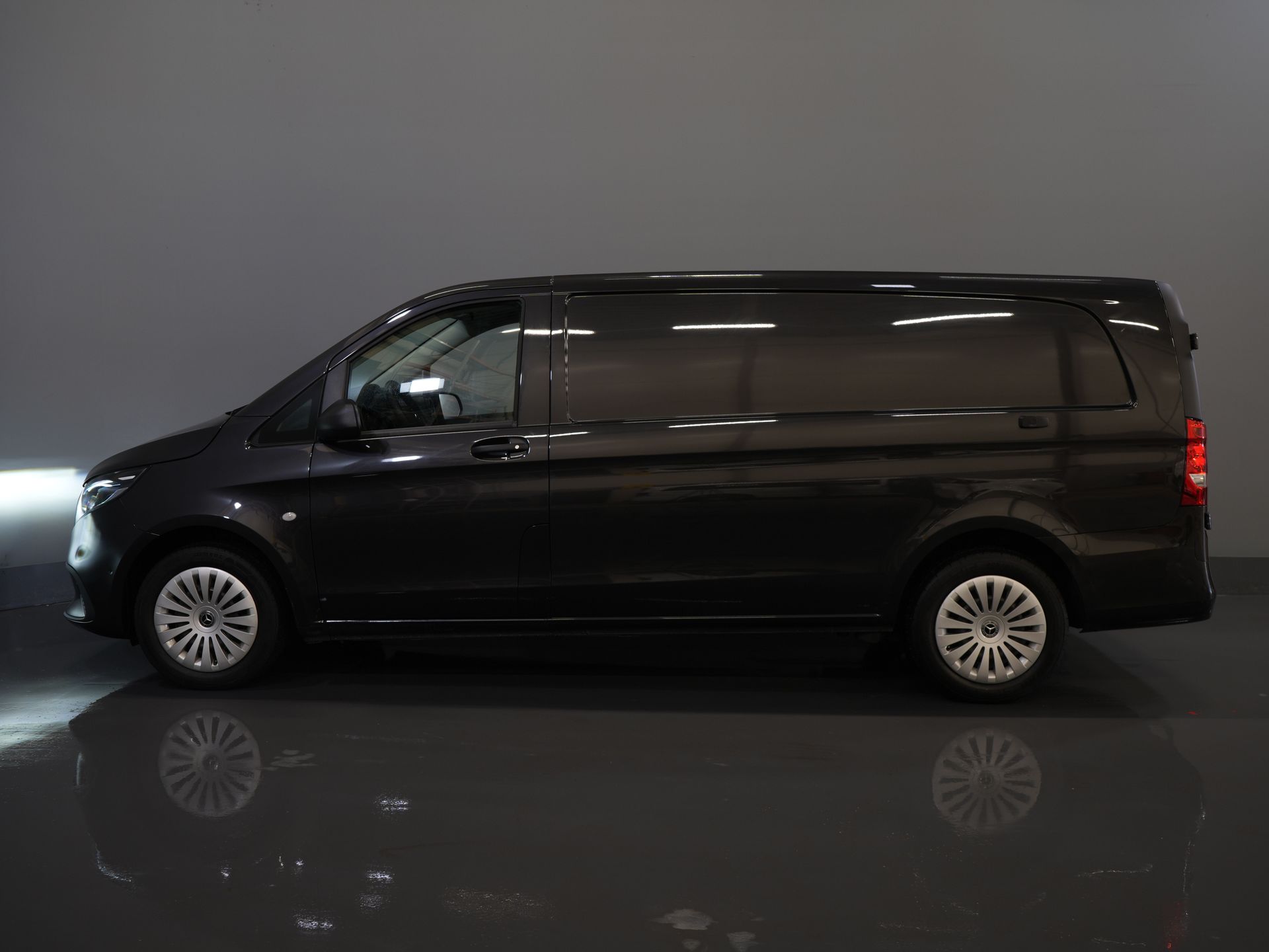 Mercedes-Benz Vito Van 116 CDI Aut. L3 LED/ 2.5t Towing capacity/ 270Gr. Doors/ Seat heating/ Carplay/ Camera/ Tow bar/ Cruise control/ PDC/ DAB