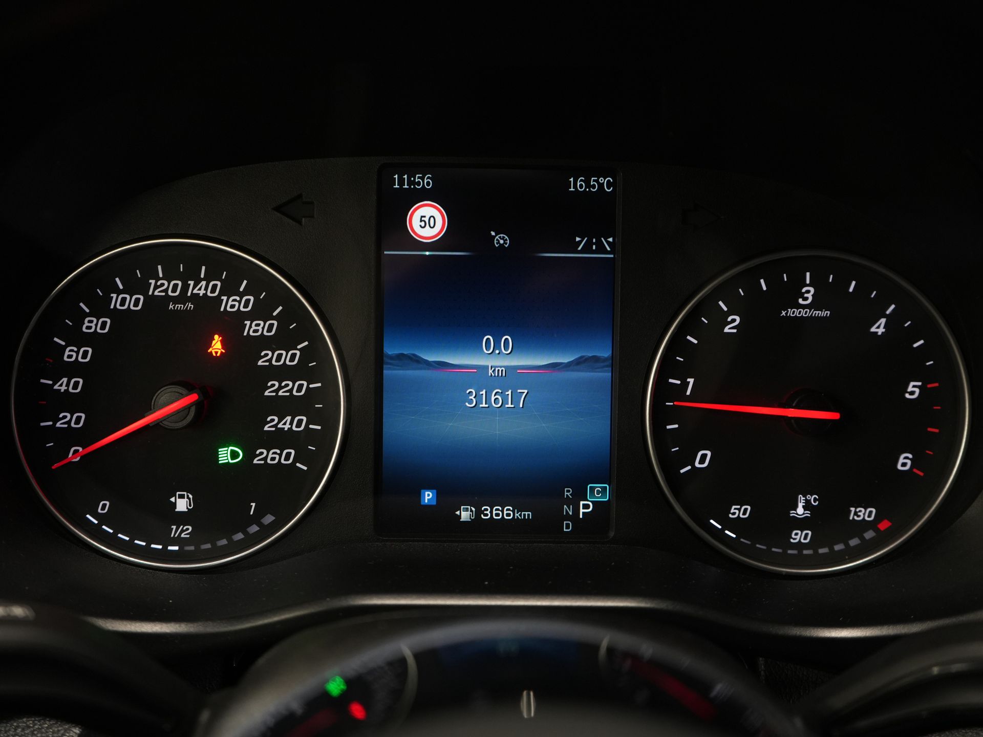 Mercedes-Benz Vito Van 116 CDI Aut. L3 LED/ 2.5t Towing capacity/ 270Gr. Doors/ Seat heating/ Carplay/ Camera/ Tow bar/ Cruise control/ PDC/ DAB