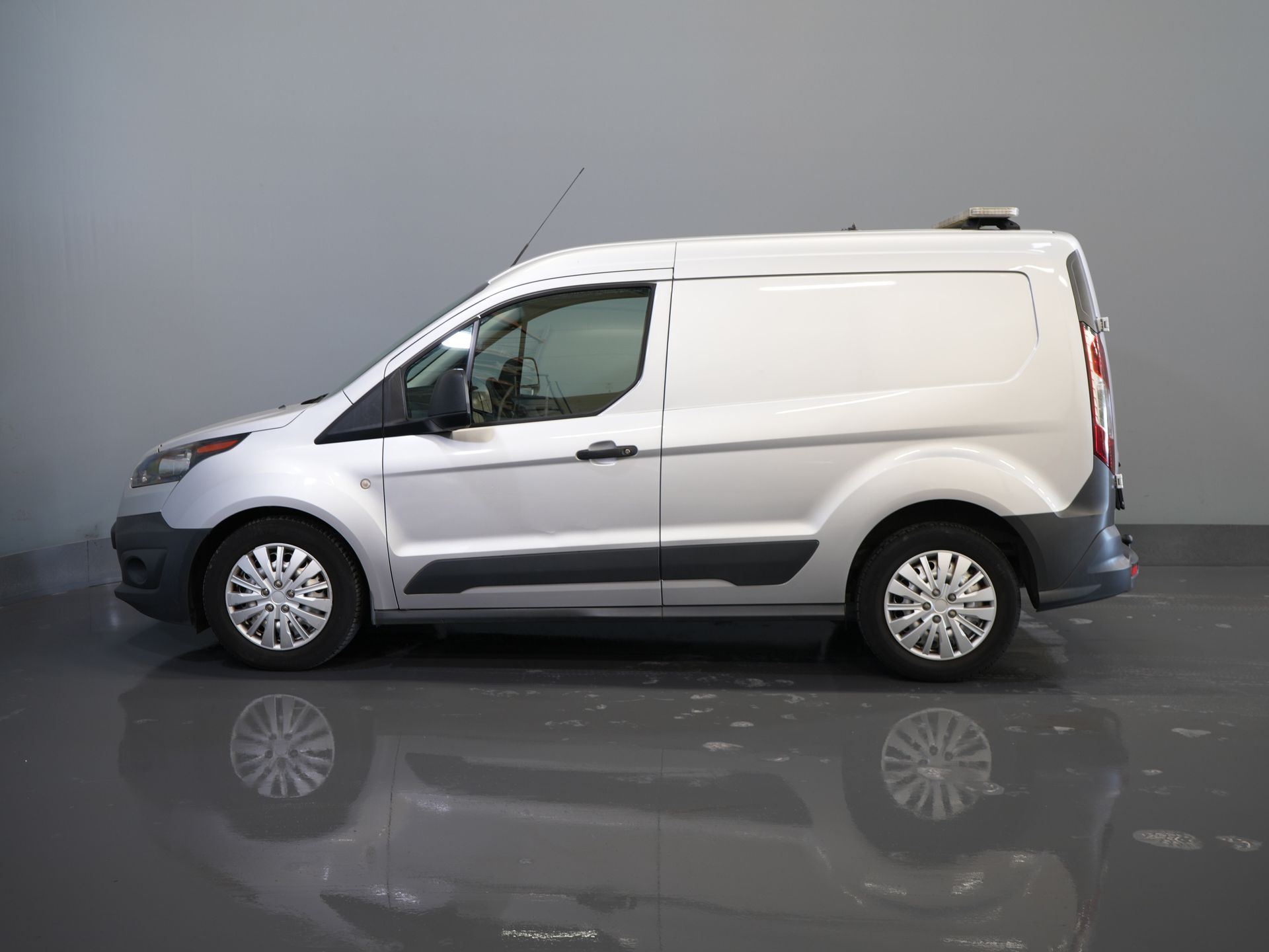 Ford Transit Connect Bestelbus 1.5 TDCI 75 pk BPM VRIJ! EURO 6/ NL Auto/ Airco/ Trekhaak