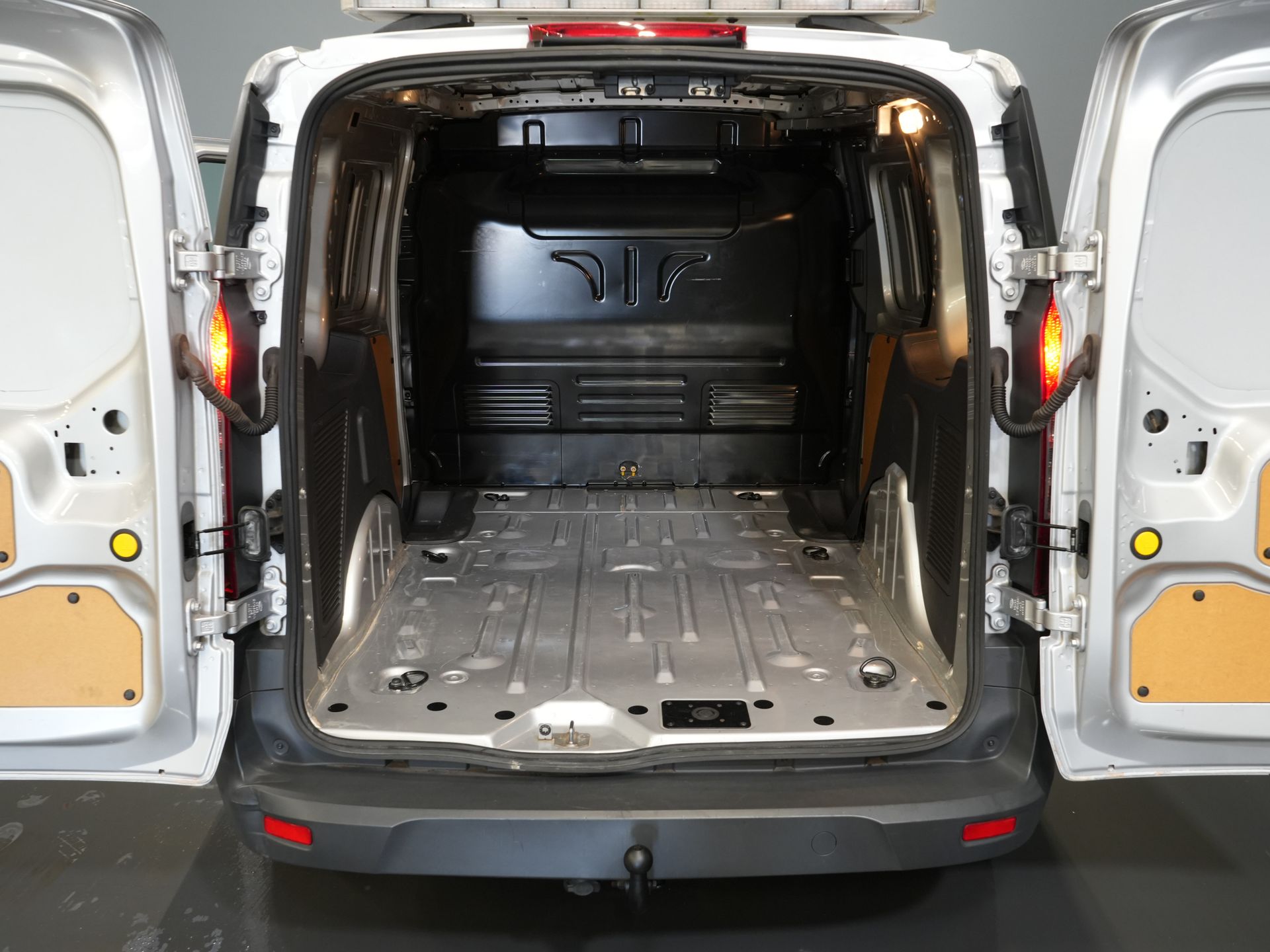 Ford Transit Connect Bestelbus 1.5 TDCI 75 pk BPM VRIJ! EURO 6/ NL Auto/ Airco/ Trekhaak
