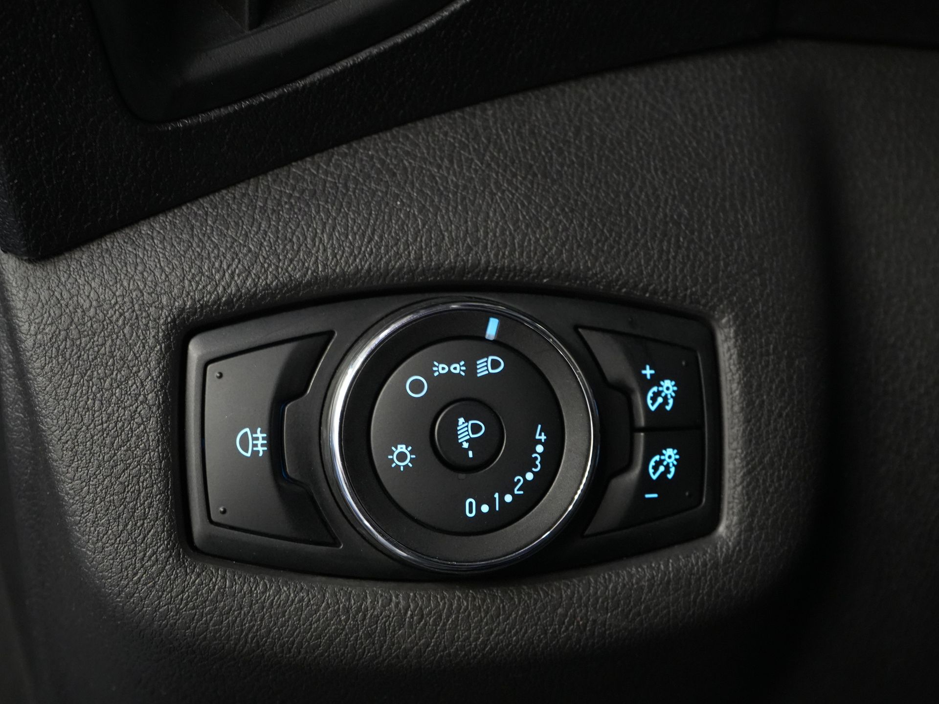 Ford Transit Connect Bestelbus 1.5 TDCI 75 pk BPM VRIJ! EURO 6/ NL Auto/ Airco/ Trekhaak