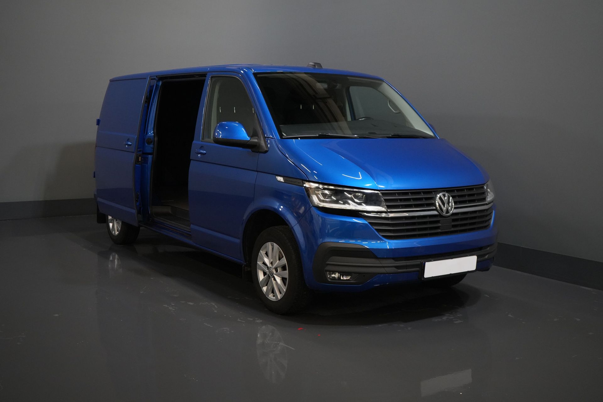 Volkswagen Transporter Van T6.1 2.0 TDI 150 hp L2 DSG Aut. Highline BPM FREE! Adapt.Cruise/ 2.5t Towbar/ Stand heater/ Seatverw./ LED/ Carplay/ Navi/ Cam