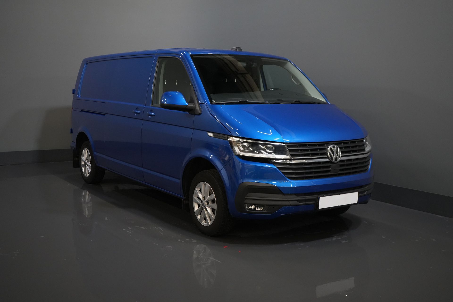 Volkswagen Transporter Van T6.1 2.0 TDI 150 hp L2 DSG Aut. Highline BPM FREE! Adapt.Cruise/ 2.5t Towbar/ Stand heater/ Seatverw./ LED/ Carplay/ Navi/ Cam