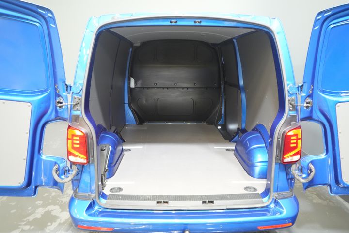 Volkswagen Transporter Van T6.1 2.0 TDI 150 hp L2 DSG Aut. Highline BPM FREE! Adapt.Cruise/ 2.5t Towbar/ Stand heater/ Seatverw./ LED/ Carplay/ Navi/ Cam