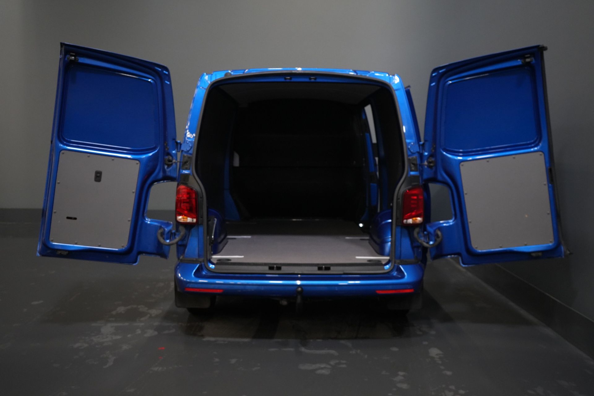 Volkswagen Transporter Van T6.1 2.0 TDI 150 hp L2 DSG Aut. Highline BPM FREE! Adapt.Cruise/ 2.5t Towbar/ Stand heater/ Seatverw./ LED/ Carplay/ Navi/ Cam