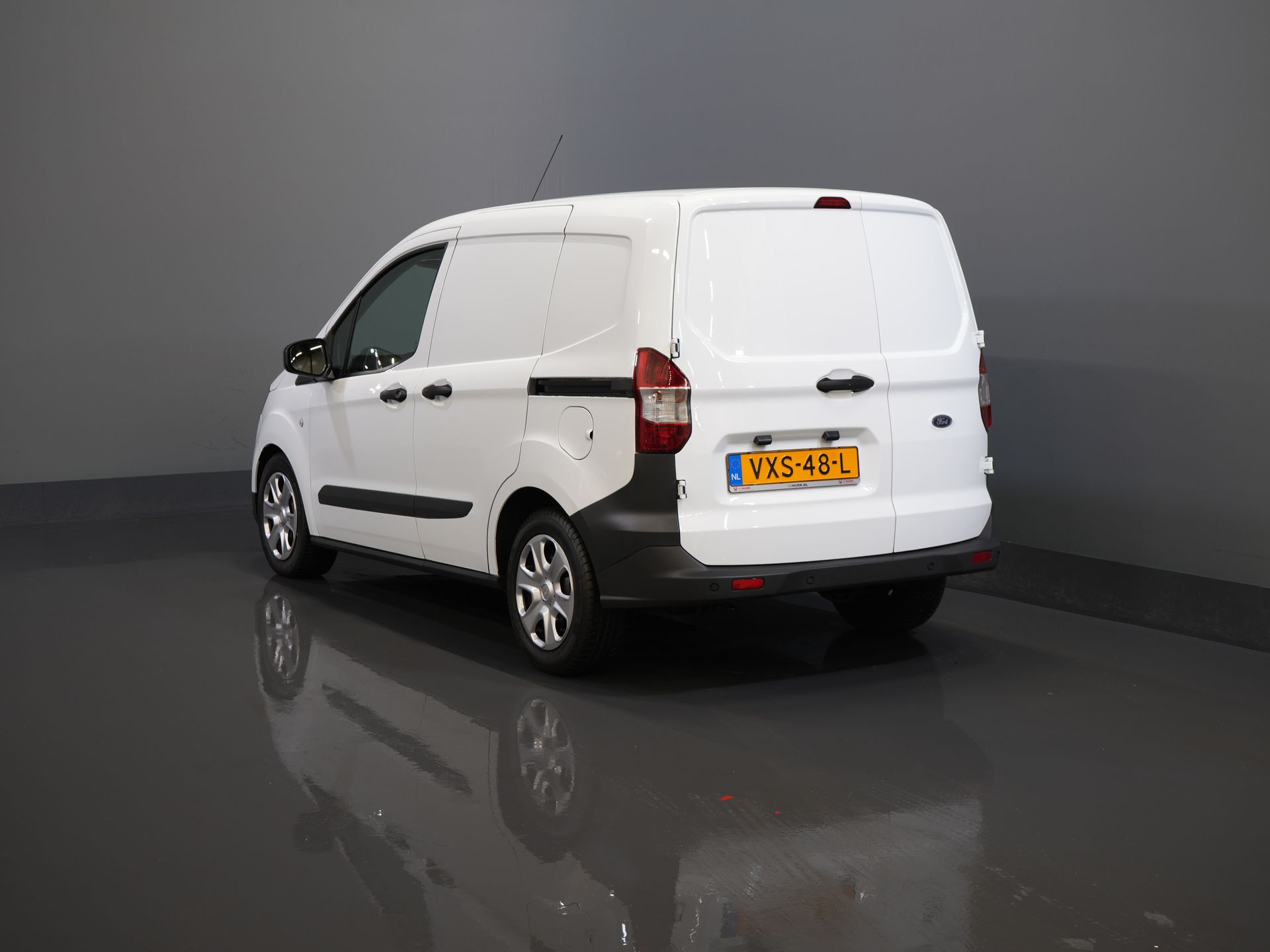 Ford Transit Courier Bestelbus 1.5 TDCI BPM VRIJ! NL Auto/ 2xSchuifdeur/ Carplay/ Airco/ PDC/ Cruise