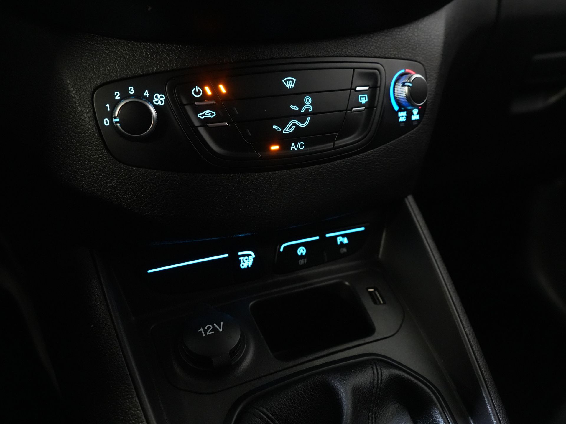 Ford Transit Courier Bestelbus 1.5 TDCI BPM VRIJ! NL Auto/ 2xSchuifdeur/ Carplay/ Airco/ PDC/ Cruise