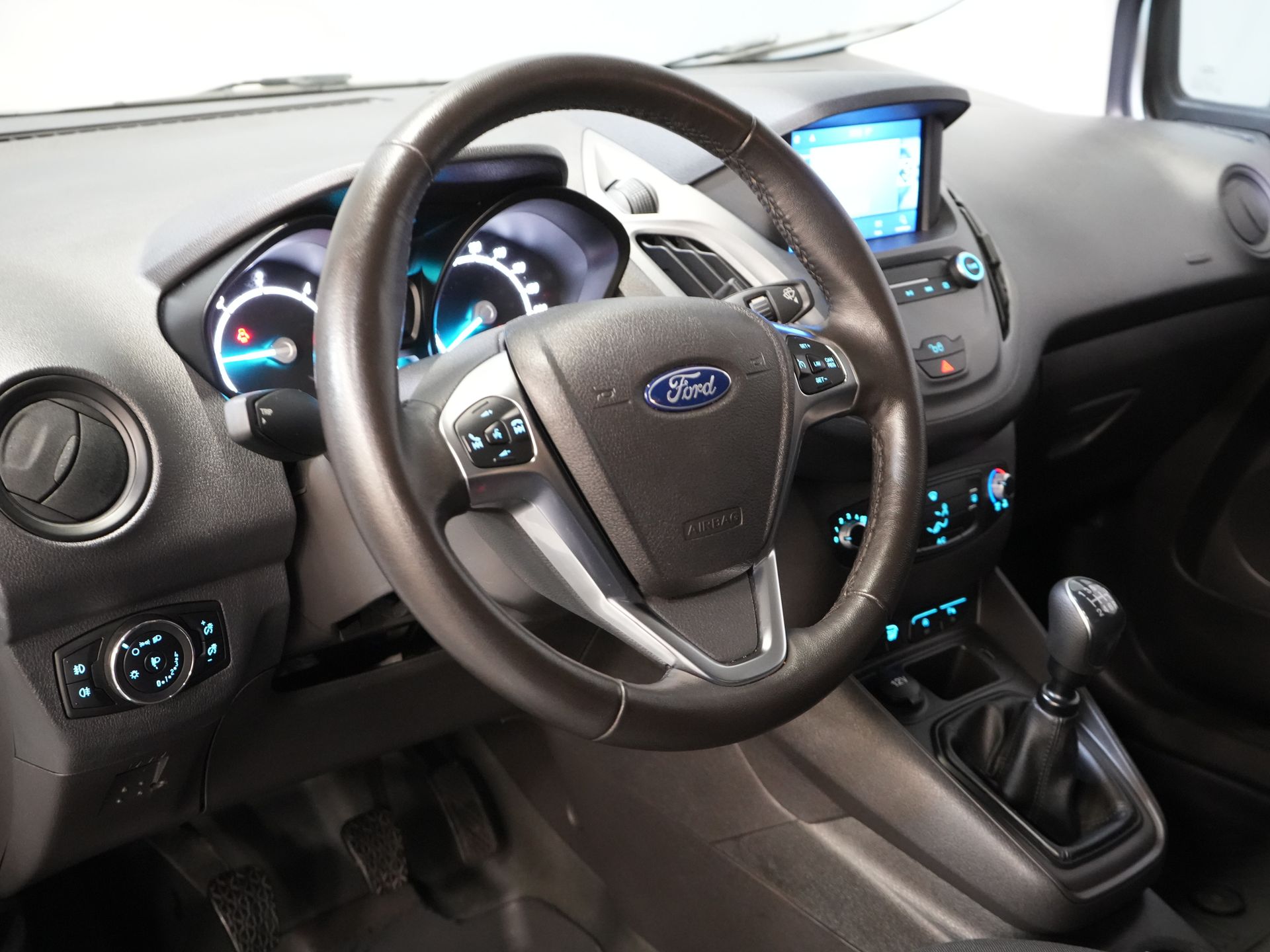 Ford Transit Courier Bestelbus 1.5 TDCI BPM VRIJ! NL Auto/ 2xSchuifdeur/ Carplay/ Airco/ PDC/ Cruise