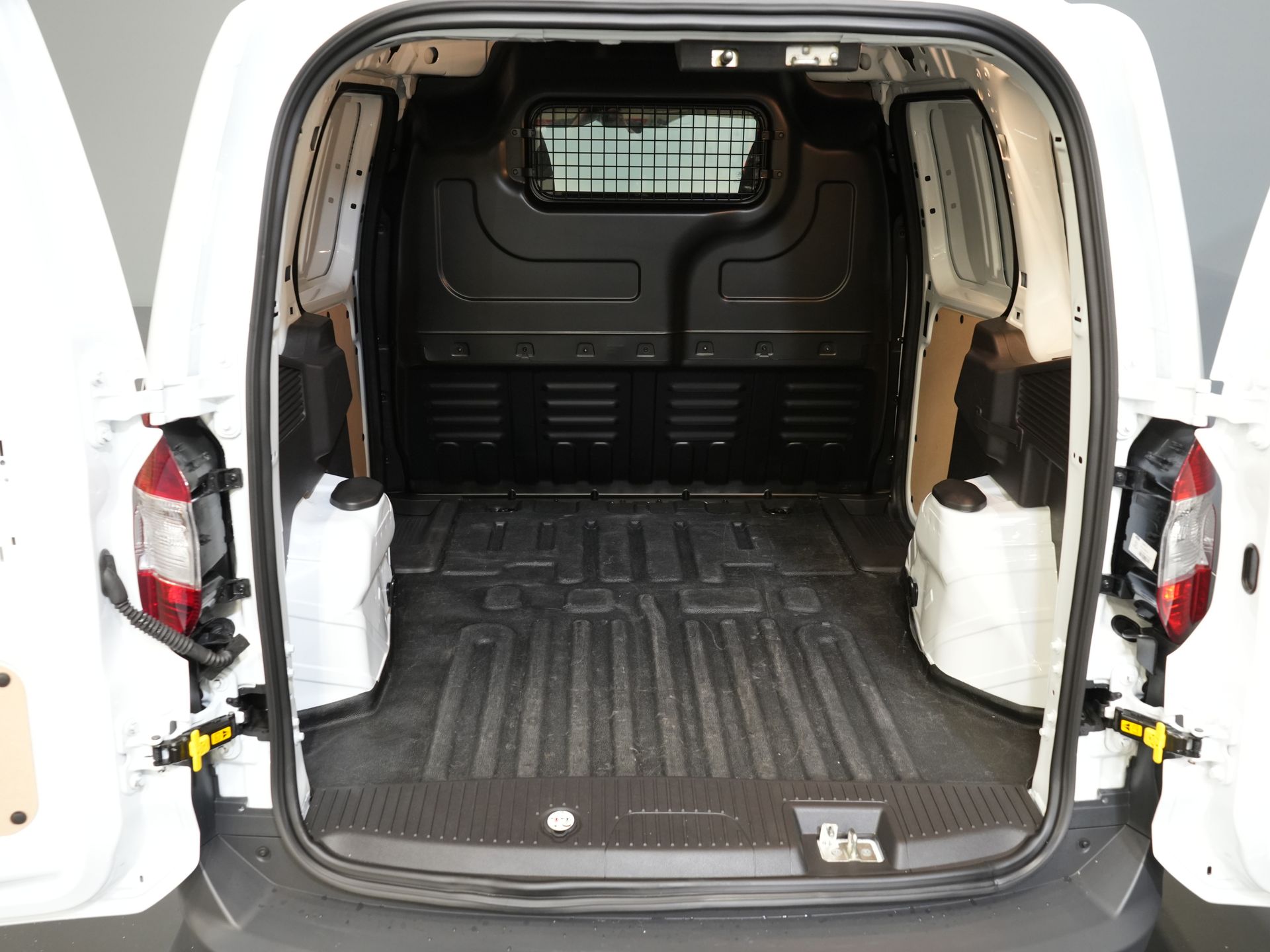 Ford Transit Courier Bestelbus 1.5 TDCI BPM VRIJ! NL Auto/ 2xSchuifdeur/ Carplay/ Airco/ PDC/ Cruise