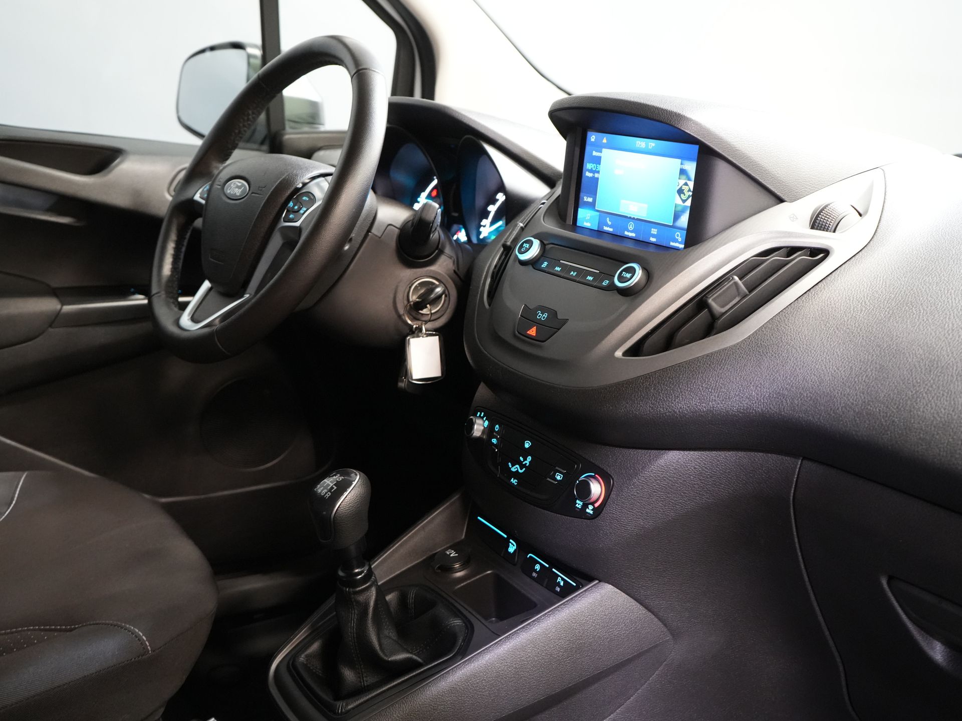 Ford Transit Courier Bestelbus 1.5 TDCI BPM VRIJ! NL Auto/ 2xSchuifdeur/ Carplay/ Airco/ PDC/ Cruise