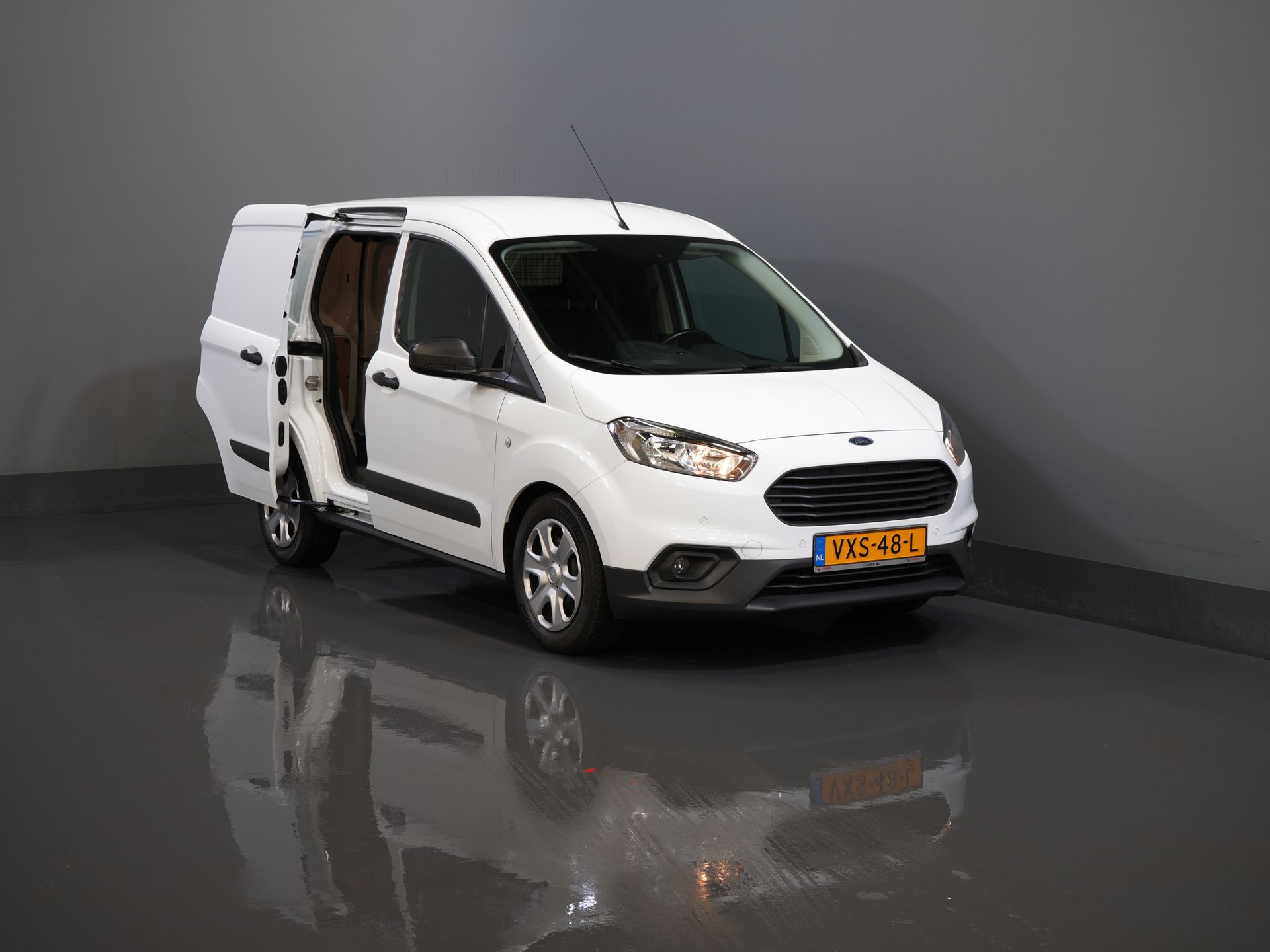 Ford Transit Courier Bestelbus 1.5 TDCI BPM VRIJ! NL Auto/ 2xSchuifdeur/ Carplay/ Airco/ PDC/ Cruise