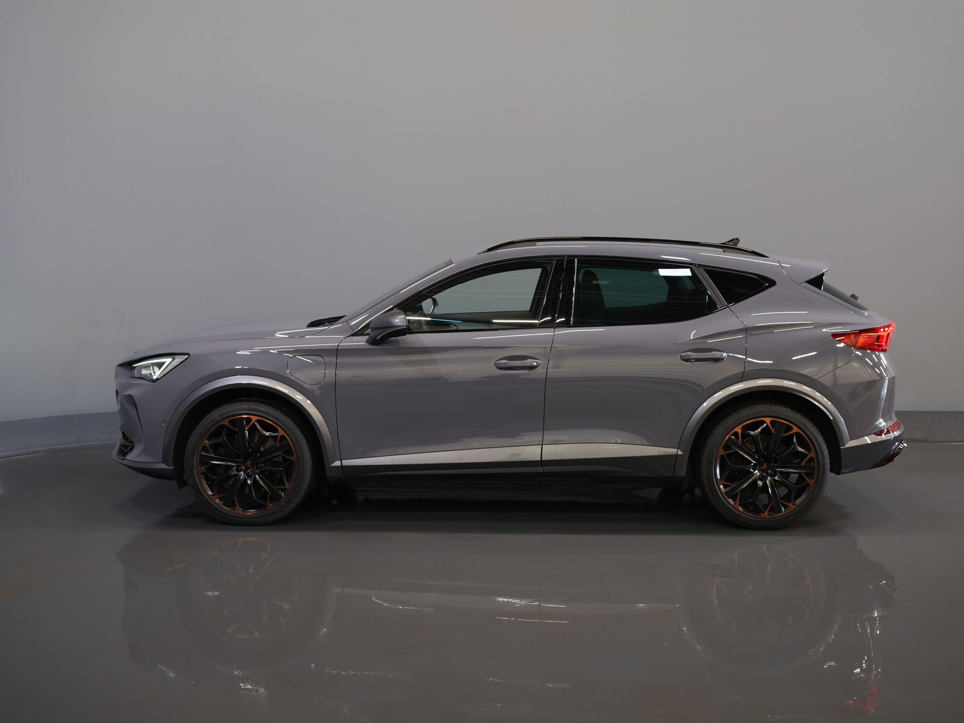 CUPRA Formentor SUV 1.4 e-Hybrid VZ Performance Pelle/ Memory/ Elek.Valve/ Carplay/ Seatverw./ Adapt.Cruise/ Standkachel/ Steeringverw./ 19” LMV