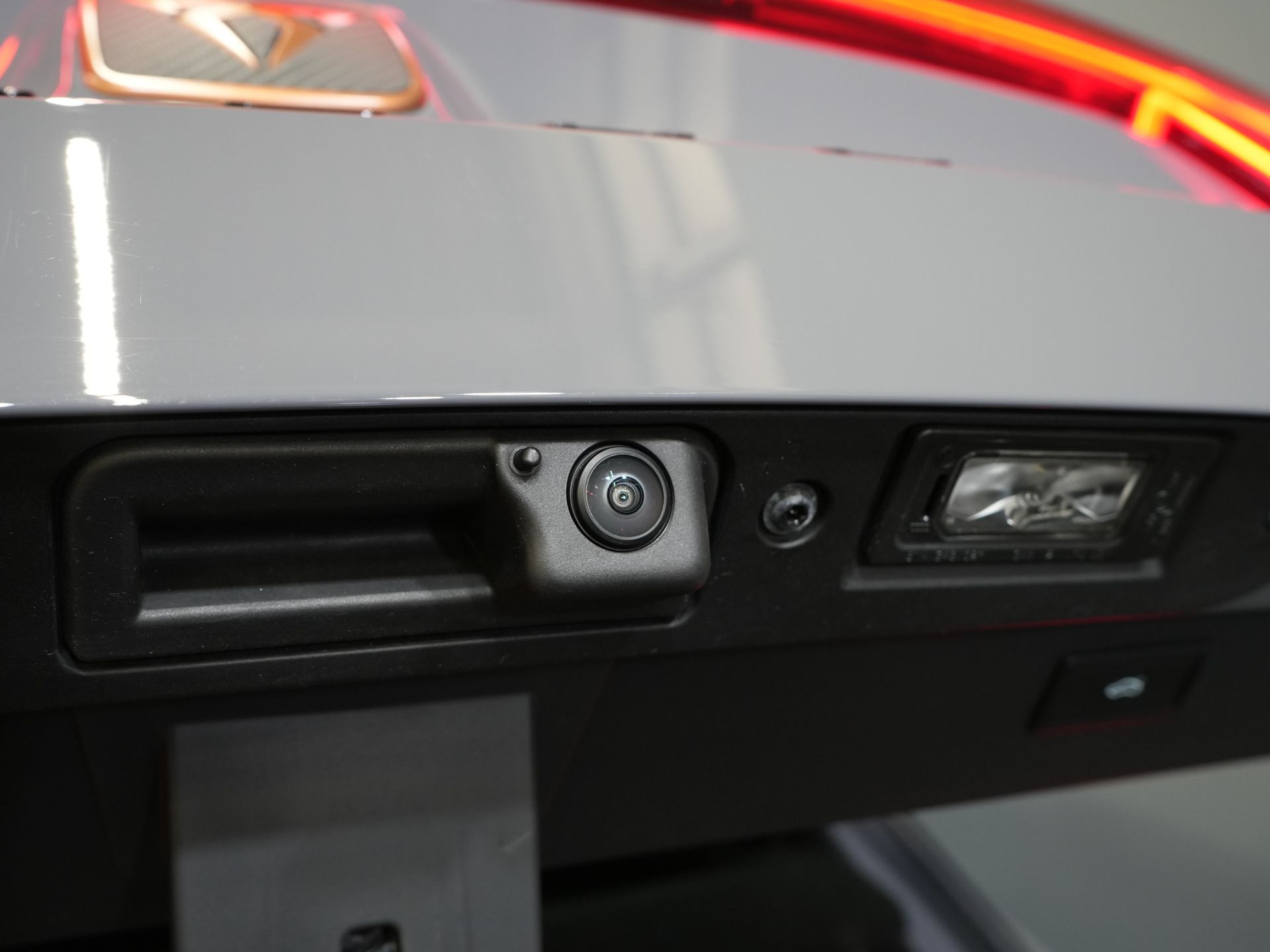 CUPRA Formentor SUV 1.4 e-Hybrid VZ Performance Pelle/ Memory/ Elek.Valve/ Carplay/ Seatverw./ Adapt.Cruise/ Standkachel/ Steeringverw./ 19” LMV